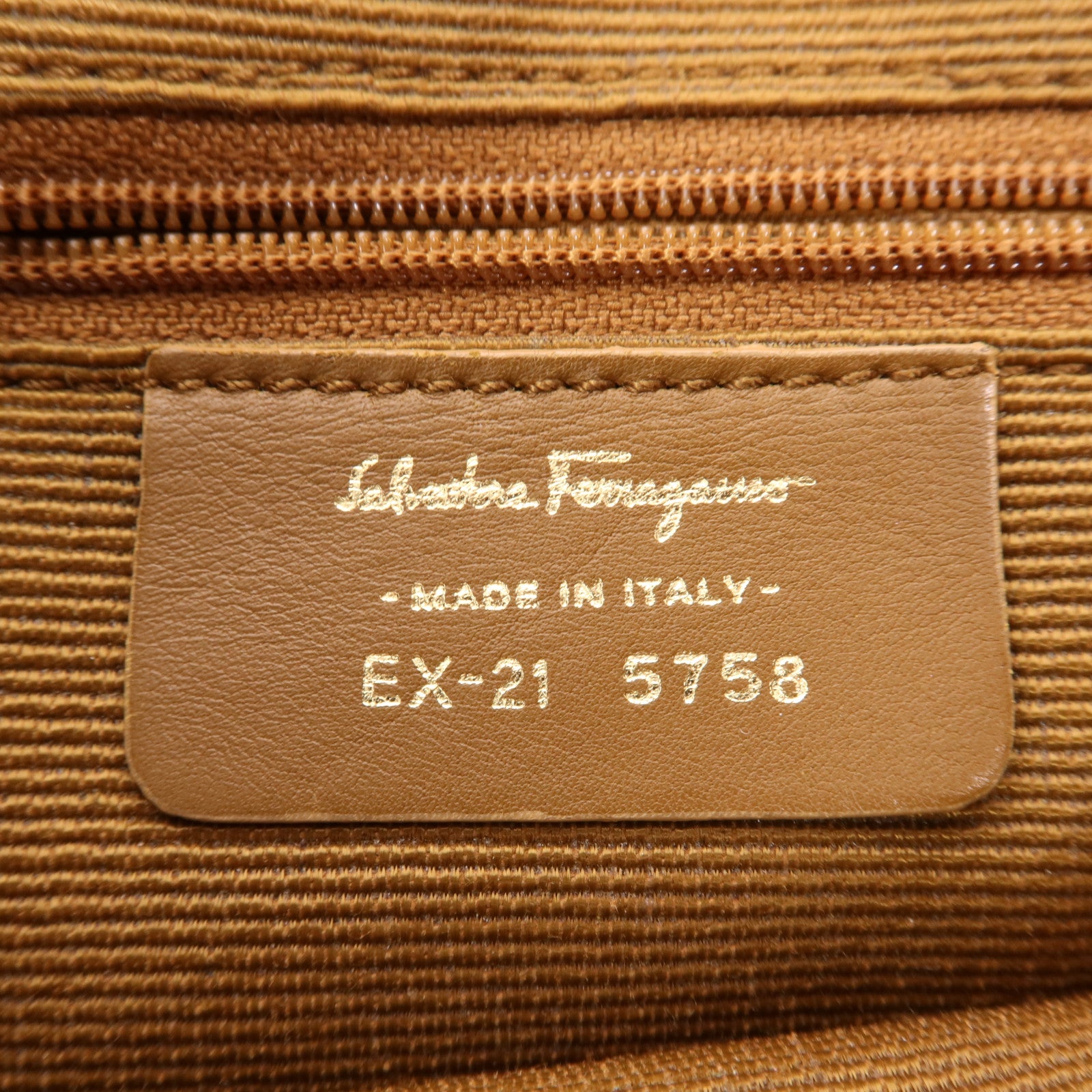 Salvatore Ferragamo 帆布Shoulder Bag金扣肩背袋