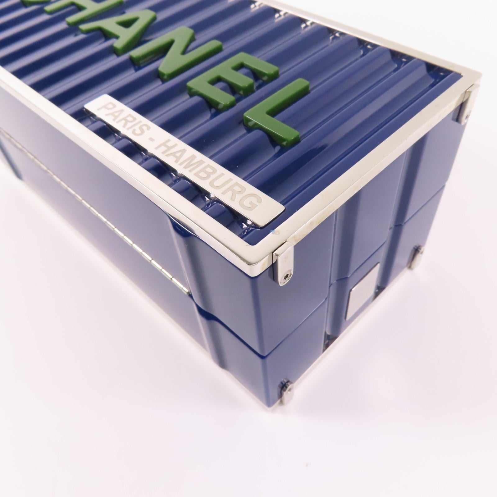 CHANEL 金屬/Acrylic Shipping Container Minaudiere銀扣鏈帶肩背袋