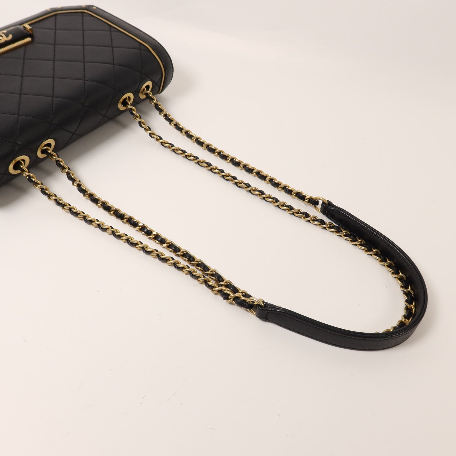 CHANEL 羊皮皮革Shoulder Bag金扣鏈帶肩背袋