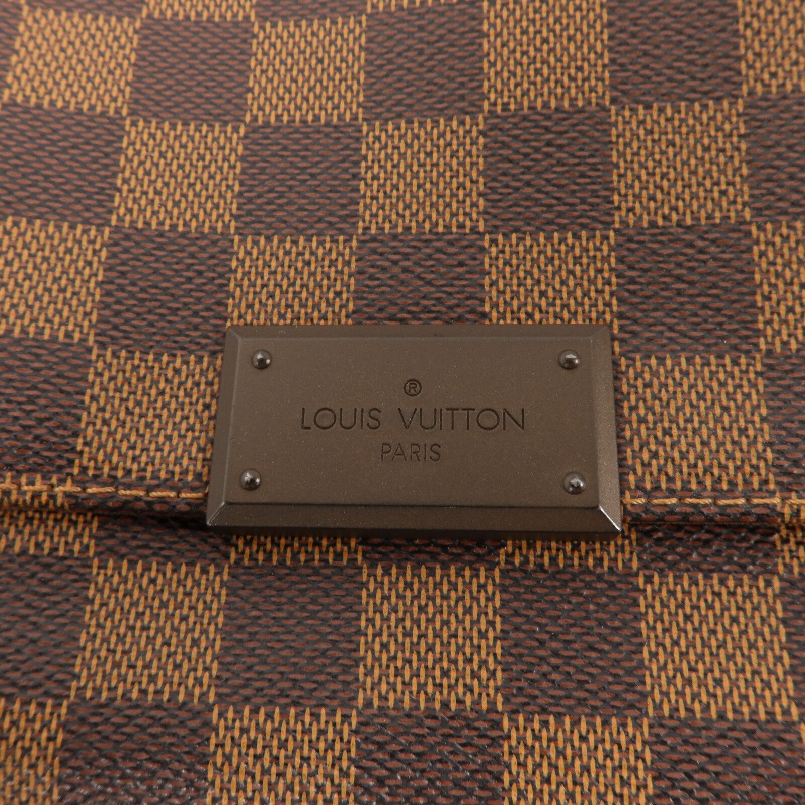 LOUIS VUITTON Damier District PM金扣肩背袋