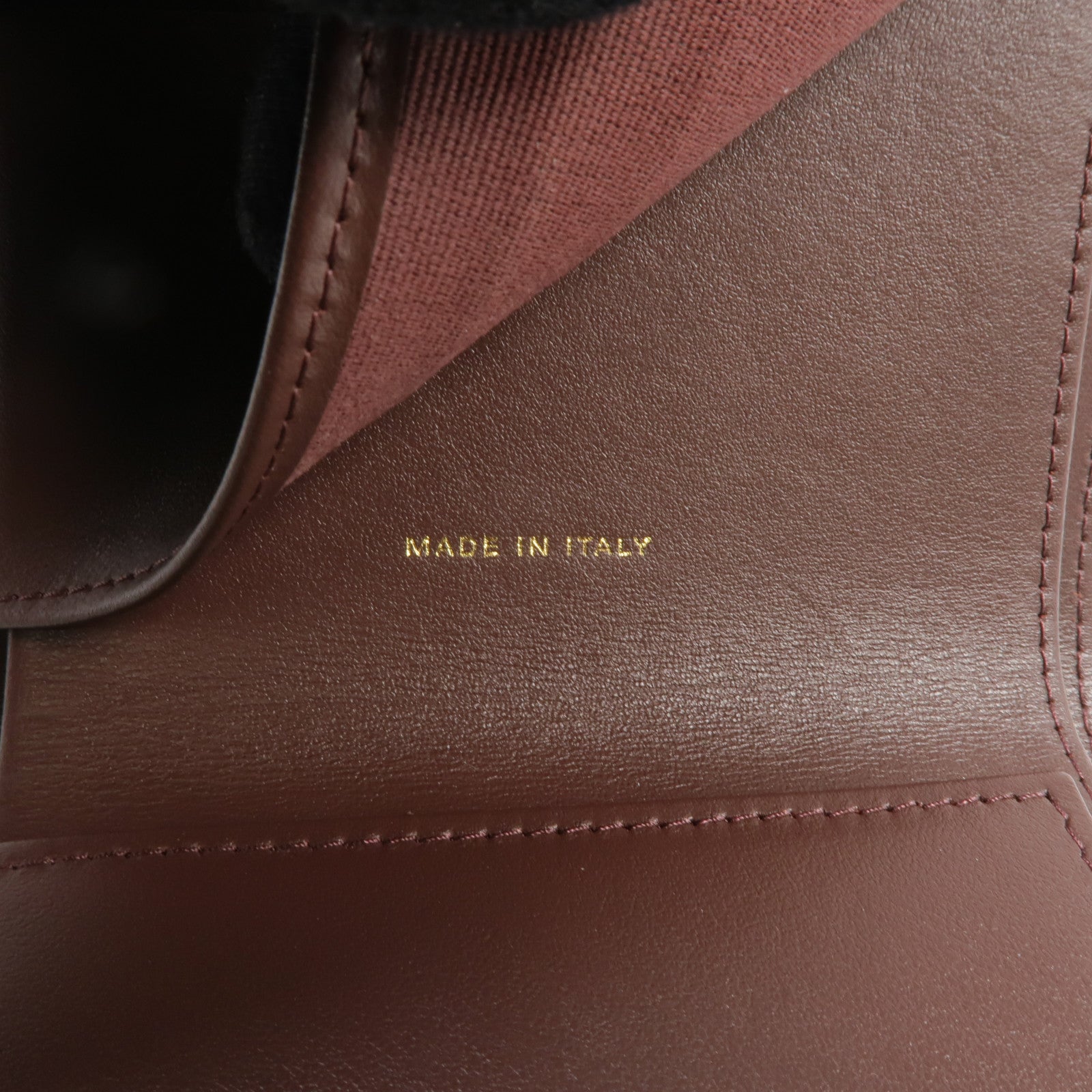 CHANEL 牛皮皮革Trifold Wallet金扣錢包