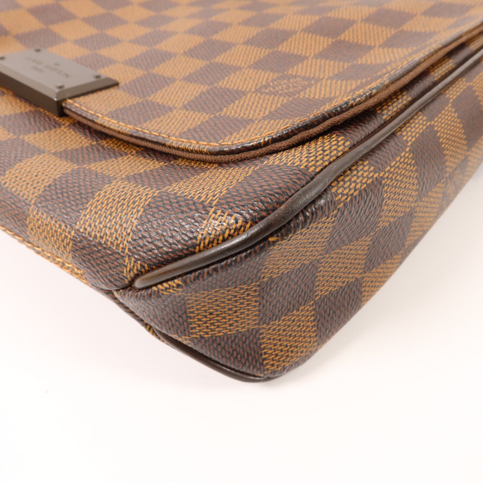 LOUIS VUITTON Damier District PM金扣肩背袋