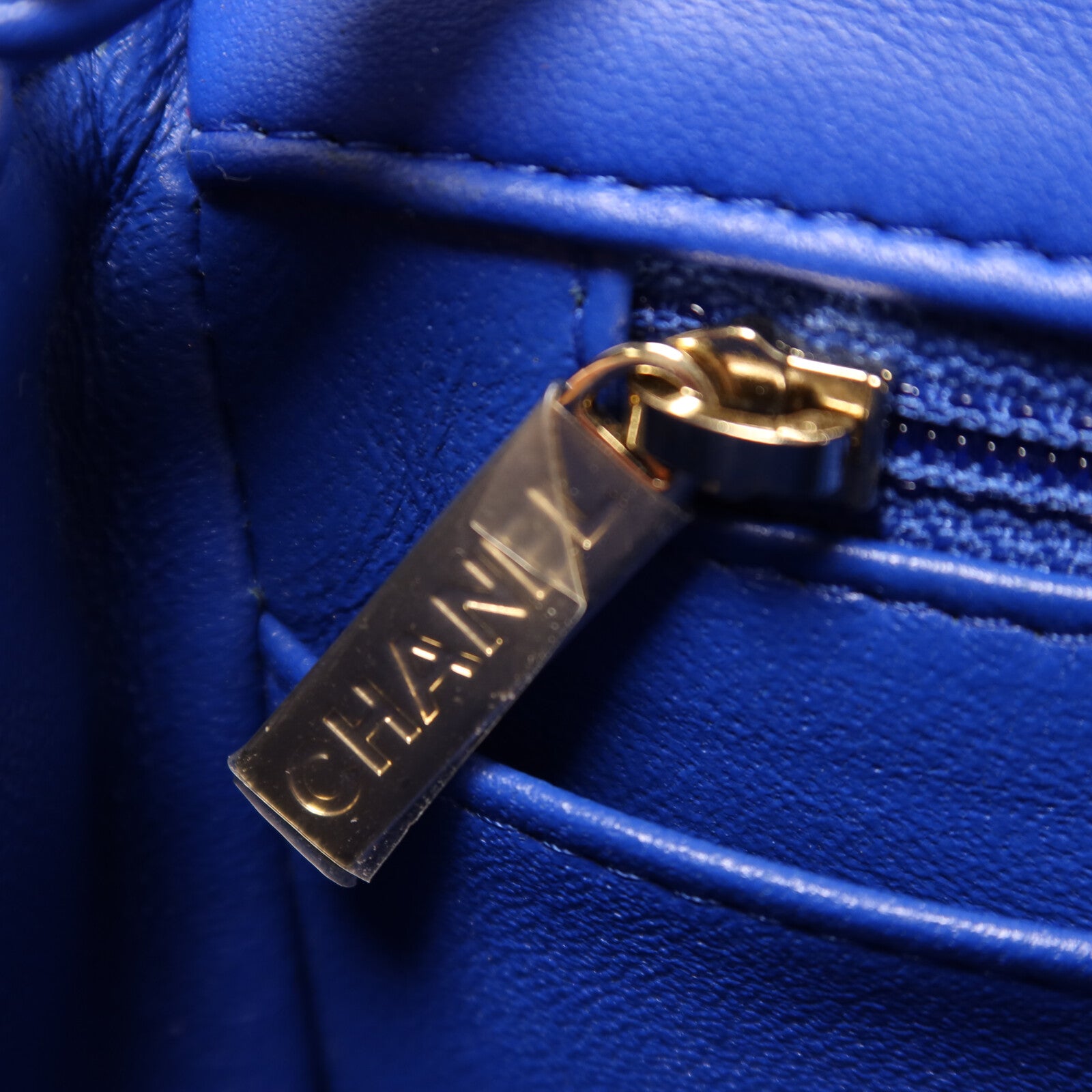 CHANEL 羊皮皮革Mini Classic 17金扣鏈帶肩背袋