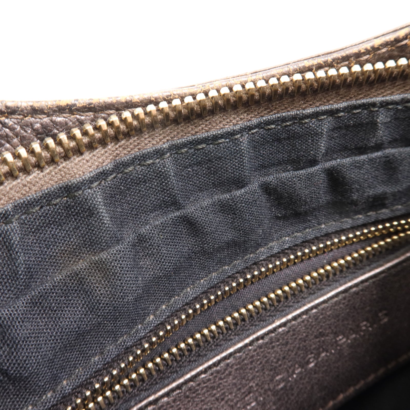 BALENCIAGA 羊皮皮革Classic Hip金扣肩背袋