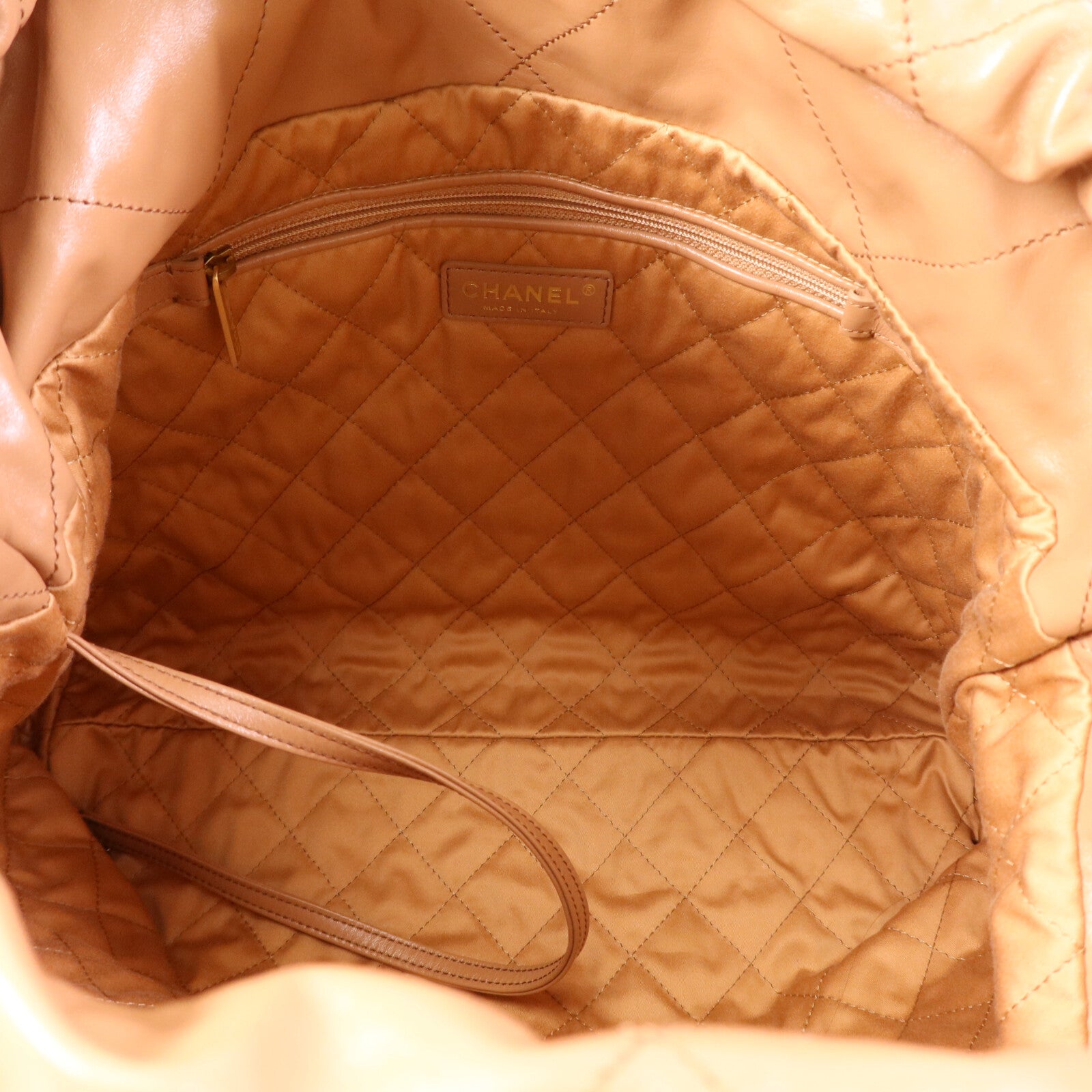 CHANEL 牛皮皮革Chanel 22 Medium金扣鏈帶肩背袋