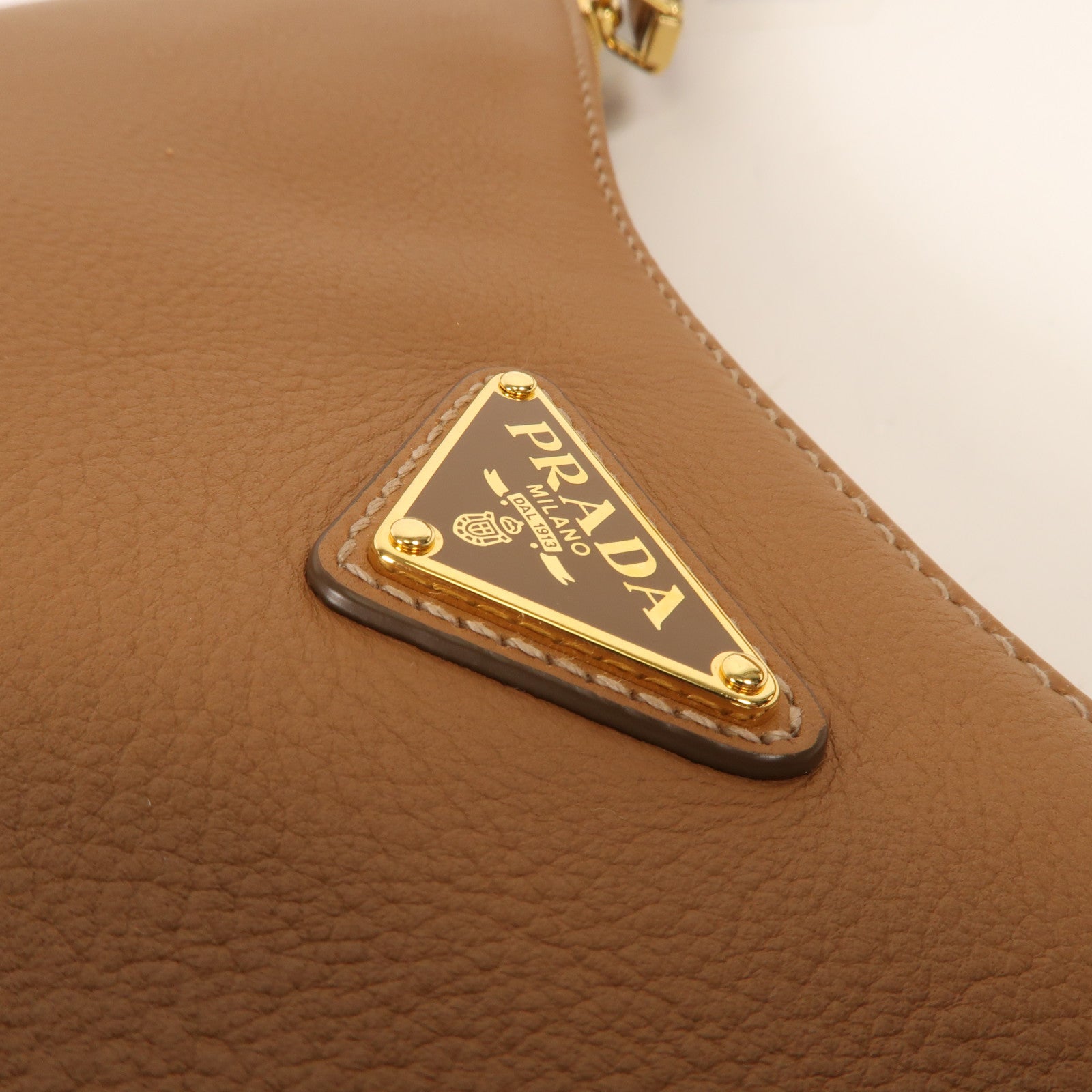 PRADA 牛皮皮革Aimee Medium Shoulder Bag金扣肩背袋