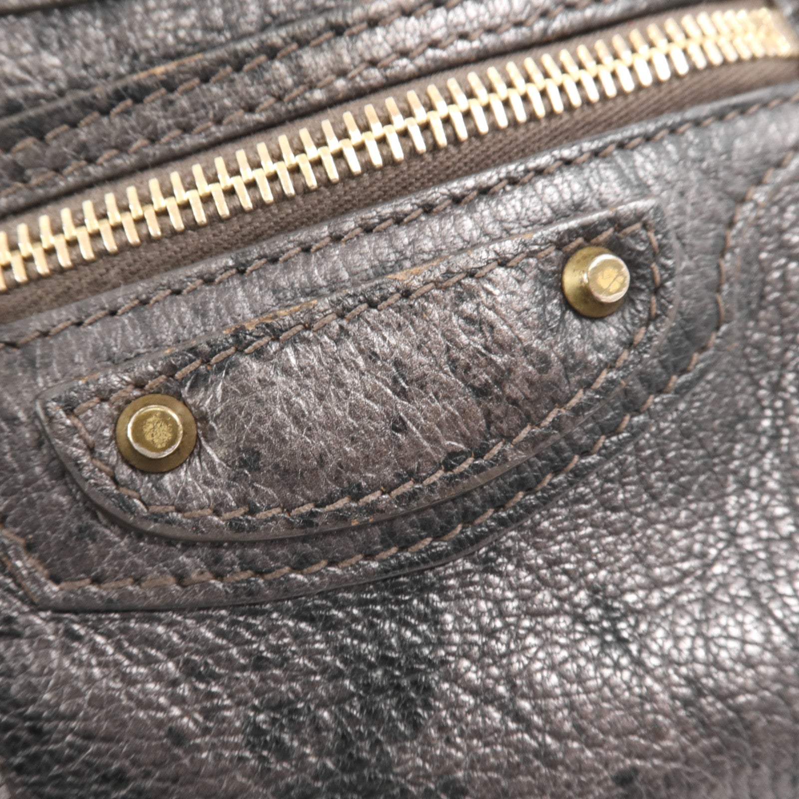 BALENCIAGA 羊皮皮革Classic Hip金扣肩背袋