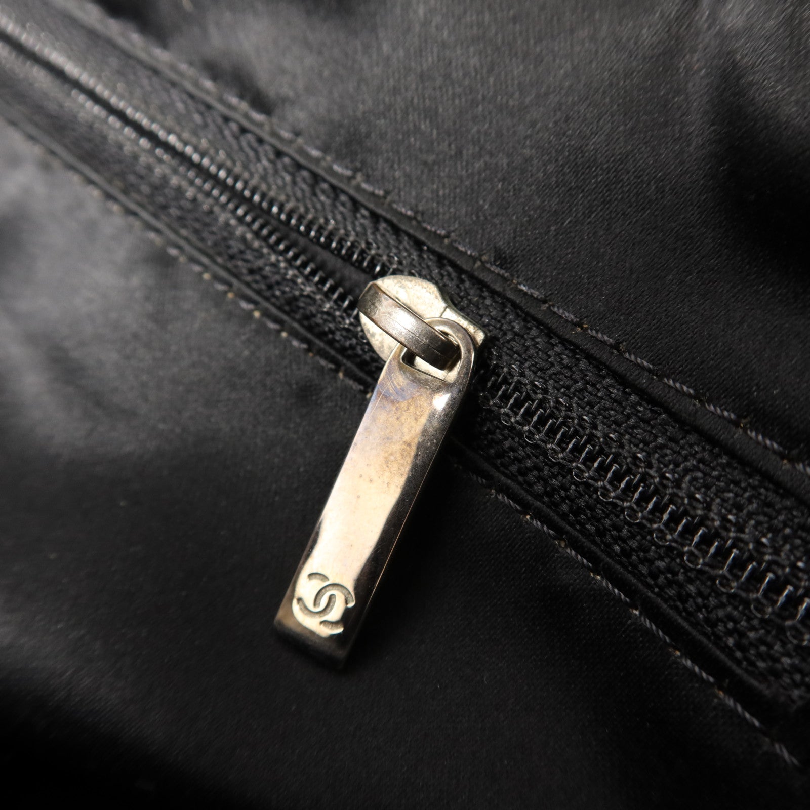 CHANEL 牛皮皮革Tote Bag銀扣肩背袋