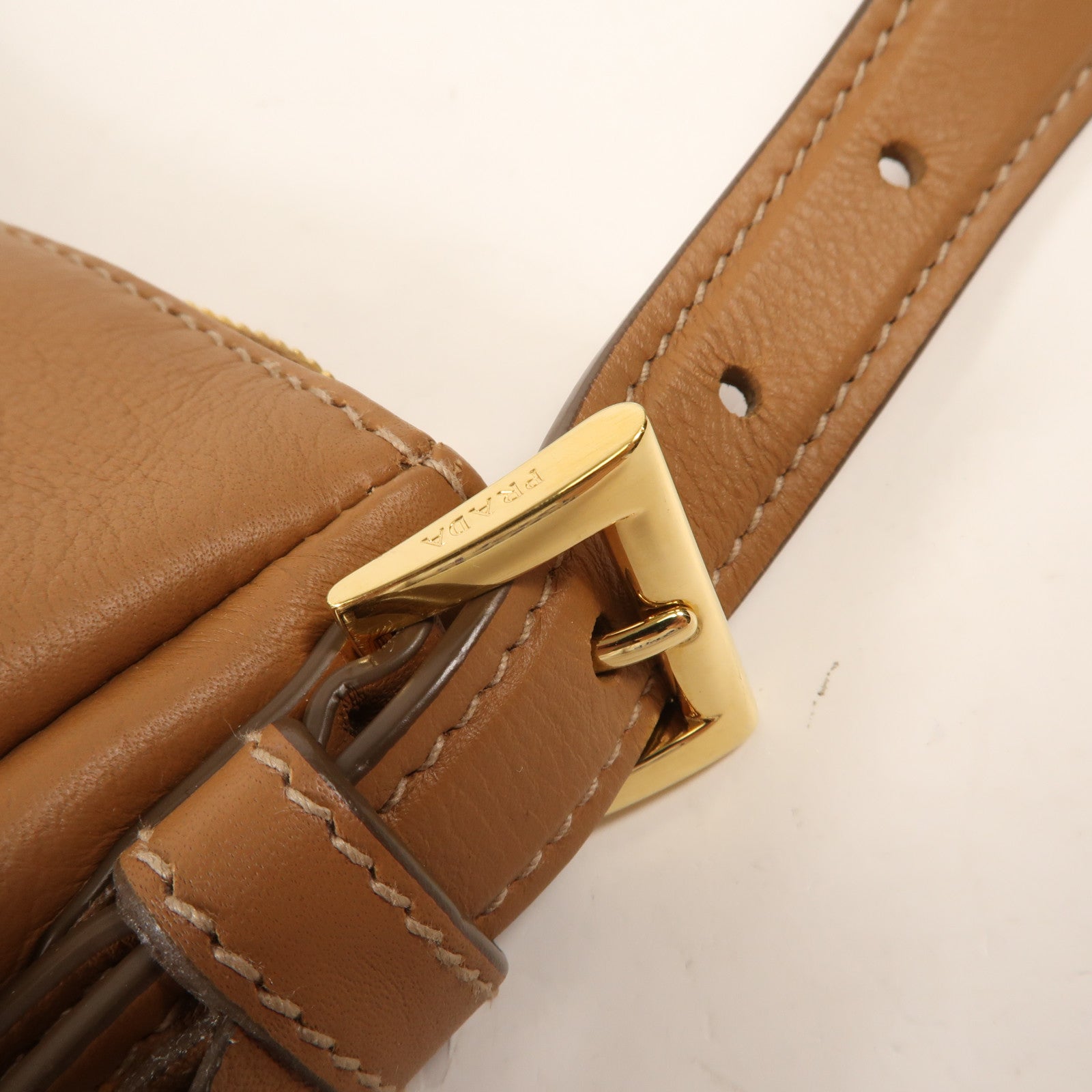 PRADA 牛皮皮革Aimee Medium Shoulder Bag金扣肩背袋