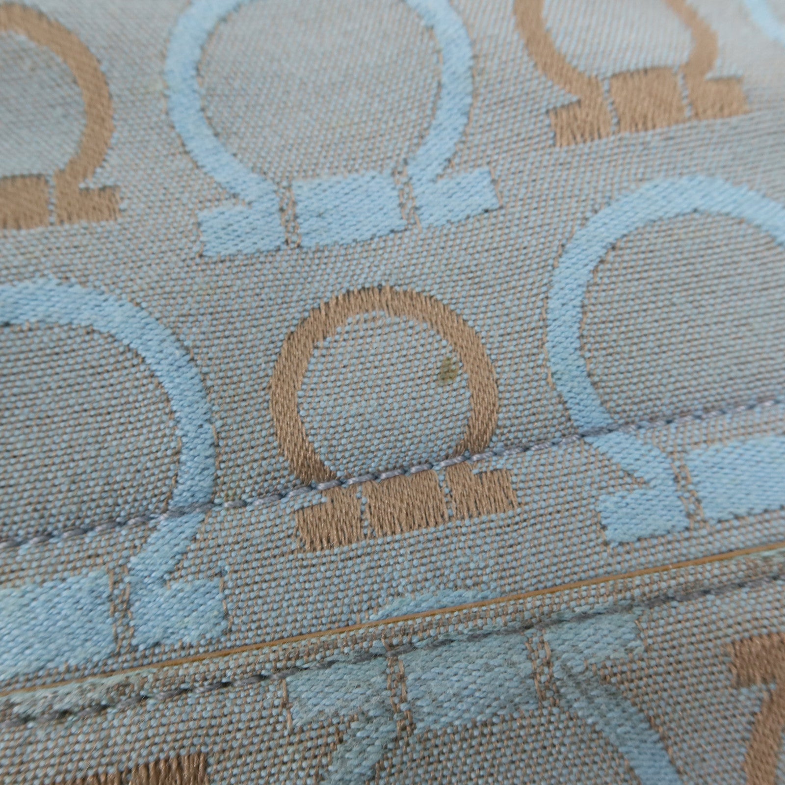 Salvatore Ferragamo 帆布Shoulder Bag金扣肩背袋