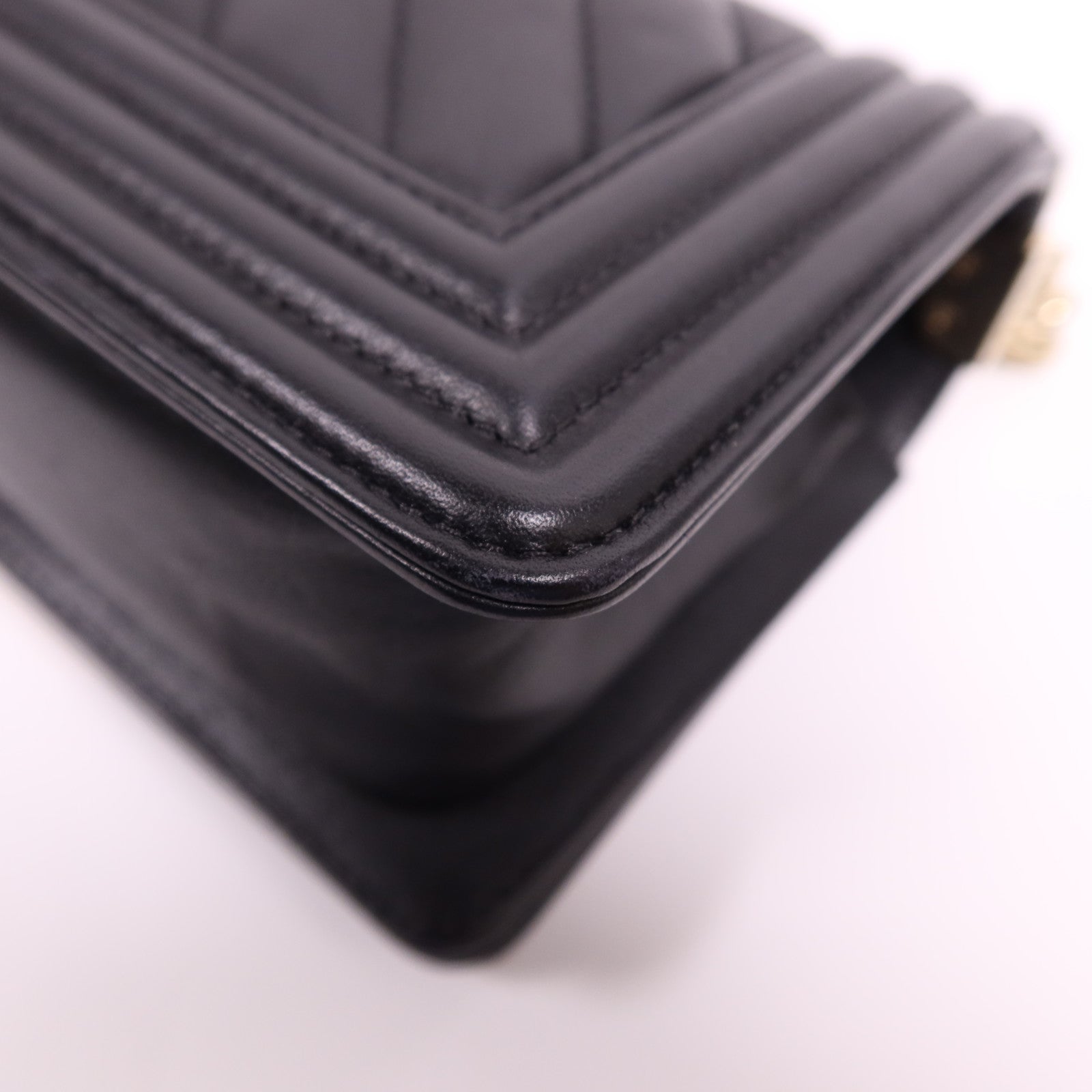 CHANEL 牛皮皮革Boy 20金扣鏈帶肩背袋