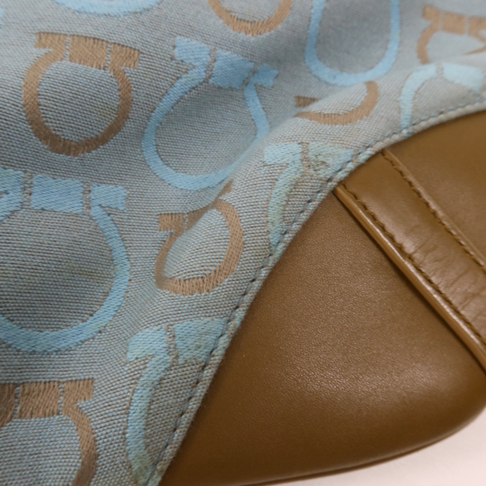 Salvatore Ferragamo 帆布Shoulder Bag金扣肩背袋