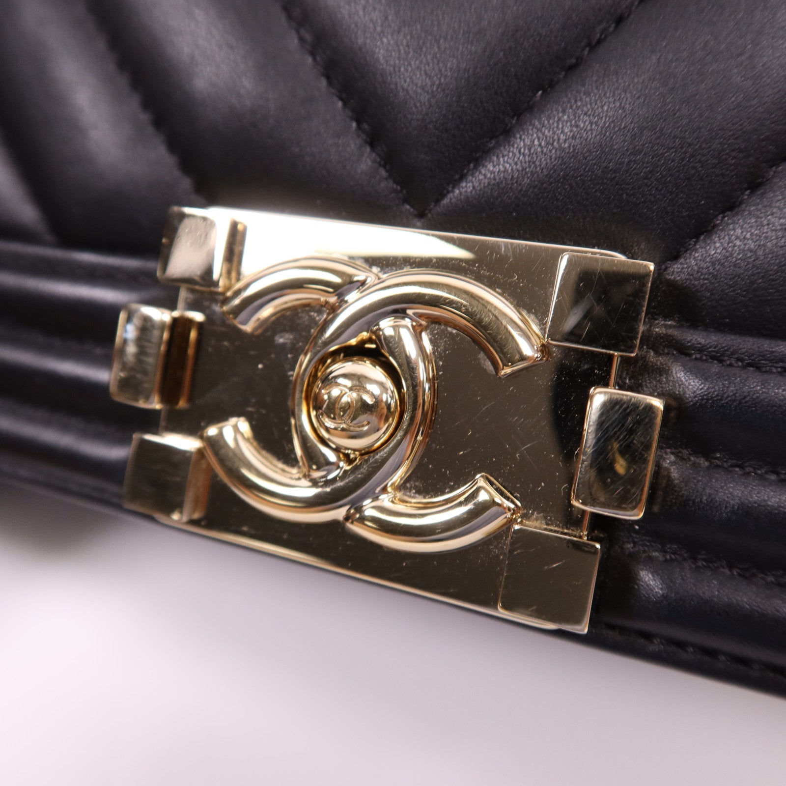 CHANEL 牛皮皮革Boy 20金扣鏈帶肩背袋