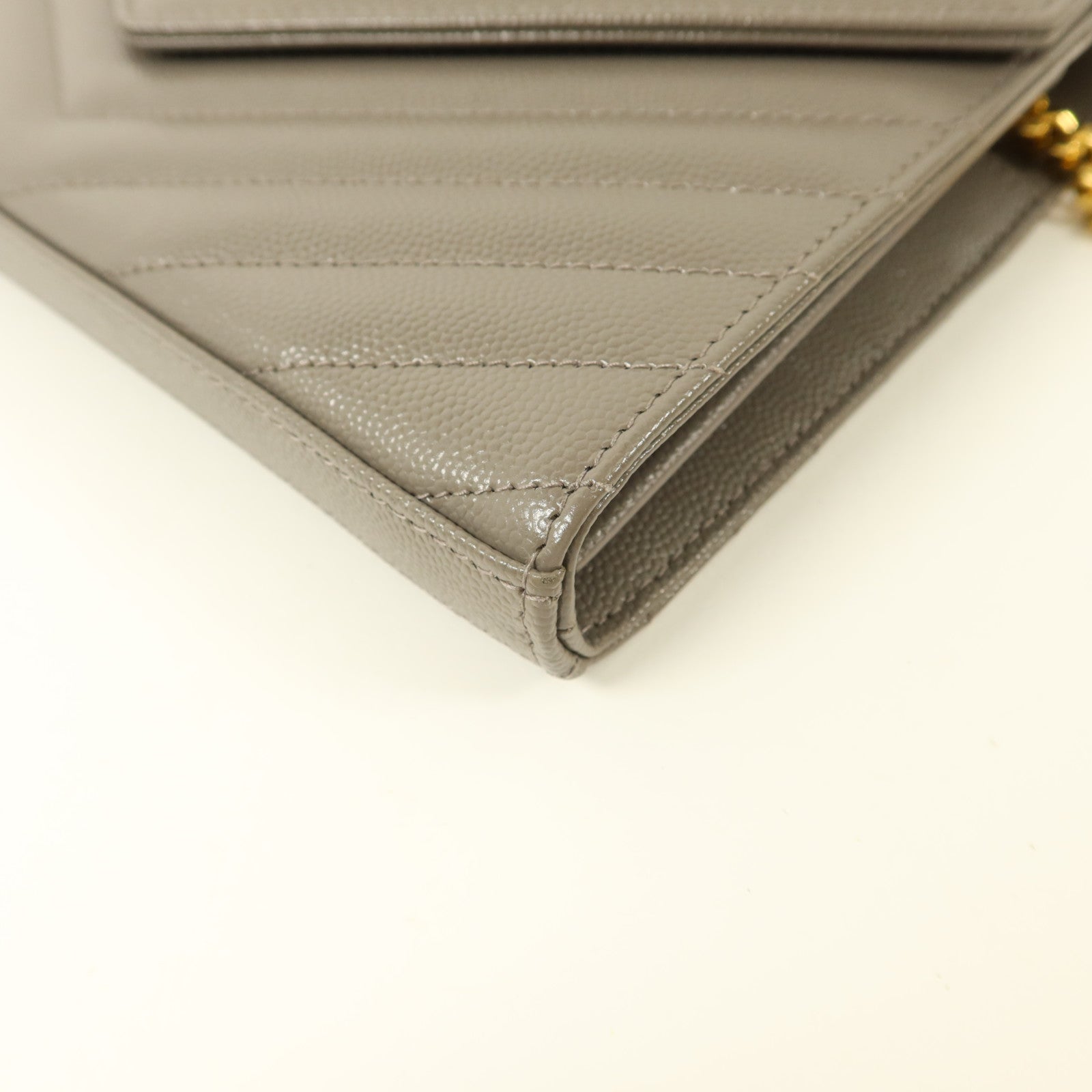 SAINT LAURENT 牛皮皮革Cassandre Envelope鏈帶肩背袋