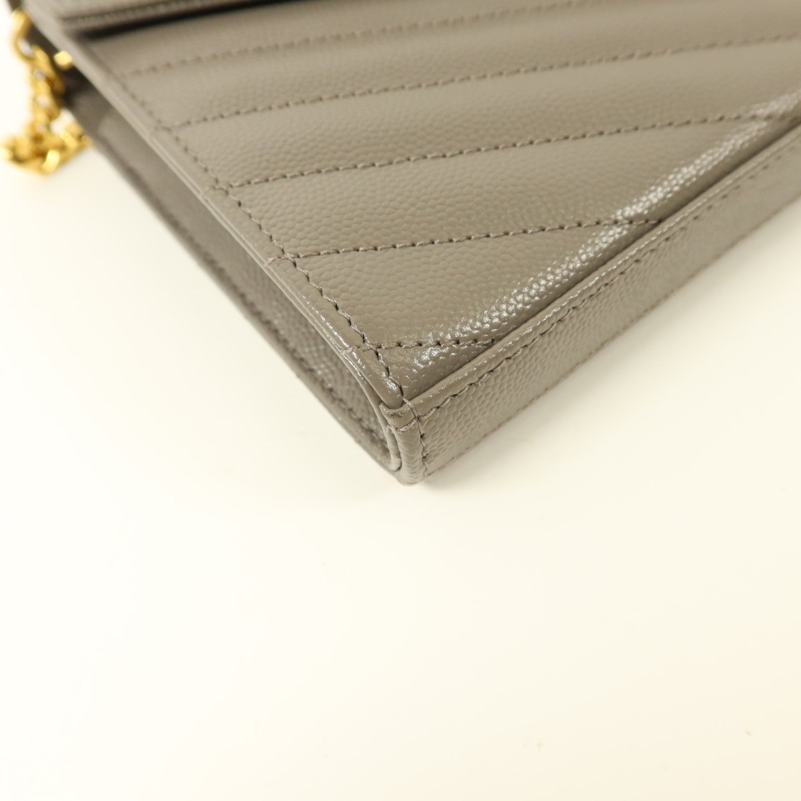 SAINT LAURENT 牛皮皮革Cassandre Envelope鏈帶肩背袋