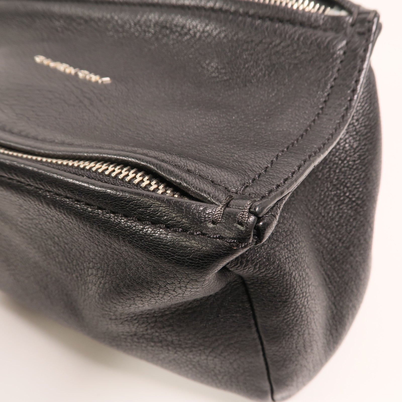 GIVENCHY 牛皮皮革Pandora Mini銀扣肩背袋