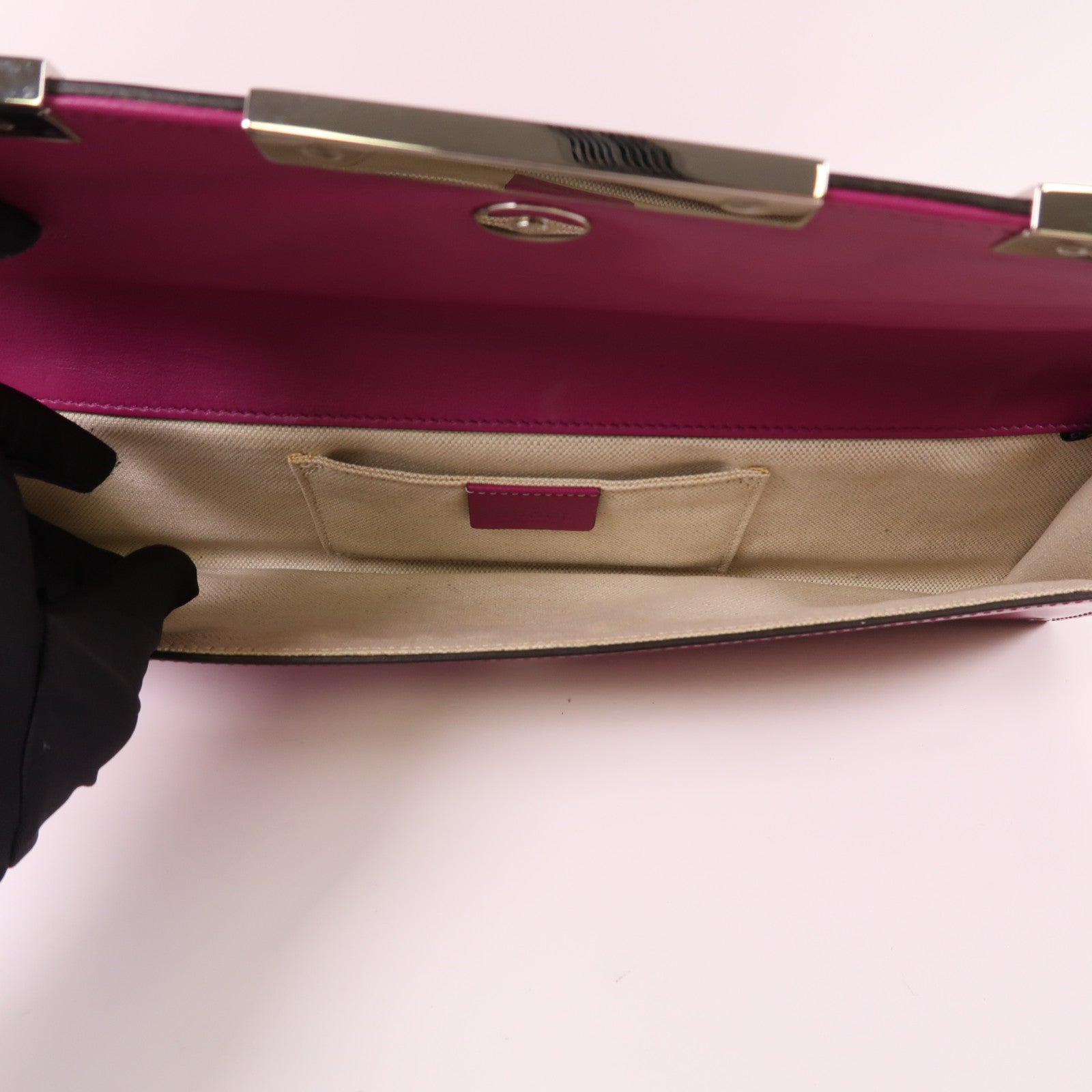 GUCCI 漆皮皮革Clutch Bag銀扣手拿包