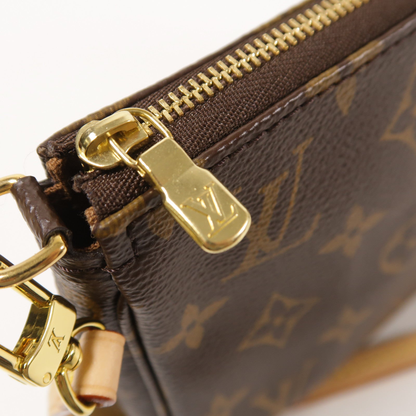 LOUIS VUITTON Monogram Pochette Accessoires金扣手拿包