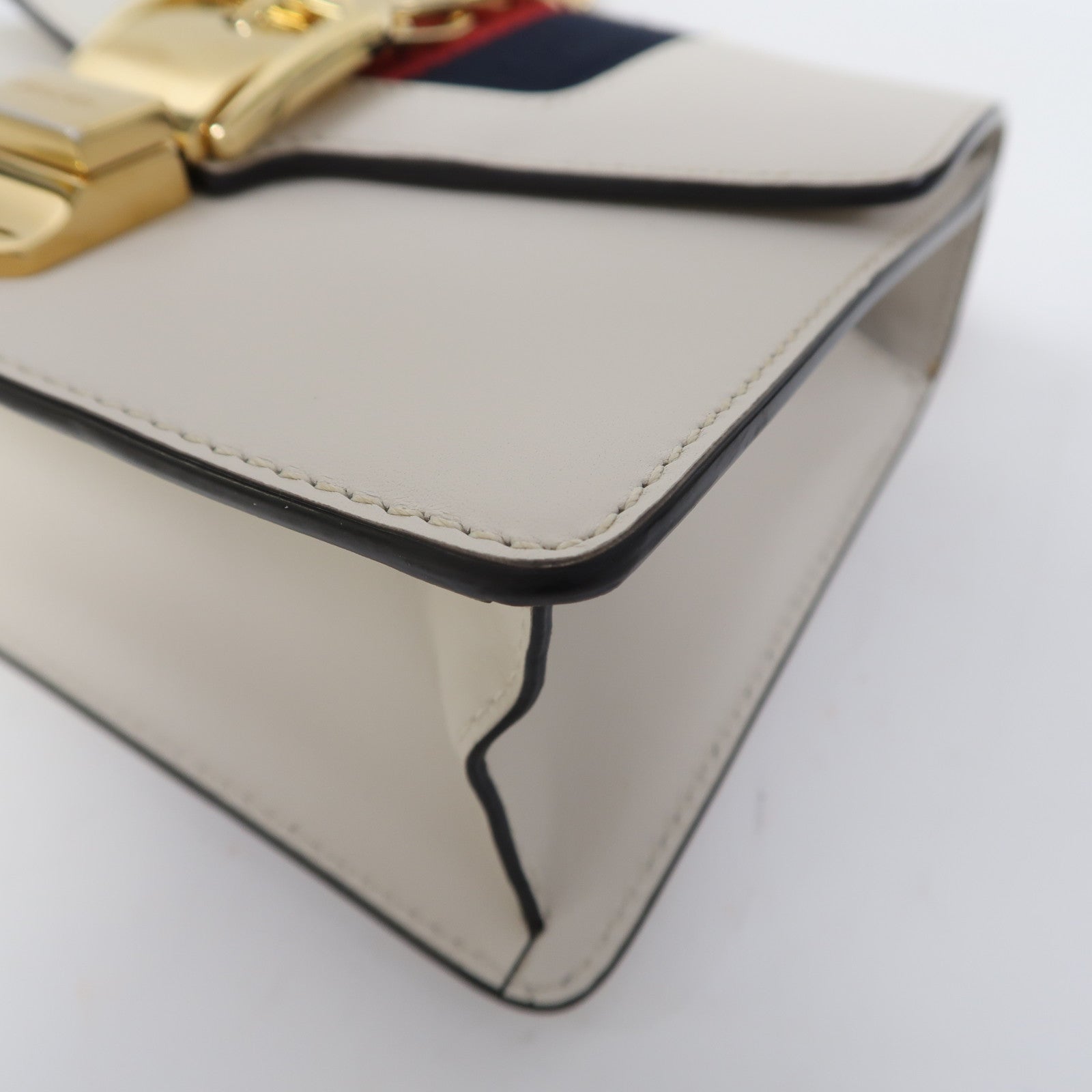 GUCCI 【激減優惠】牛皮皮革Sylvie金扣鏈帶肩背袋白色
