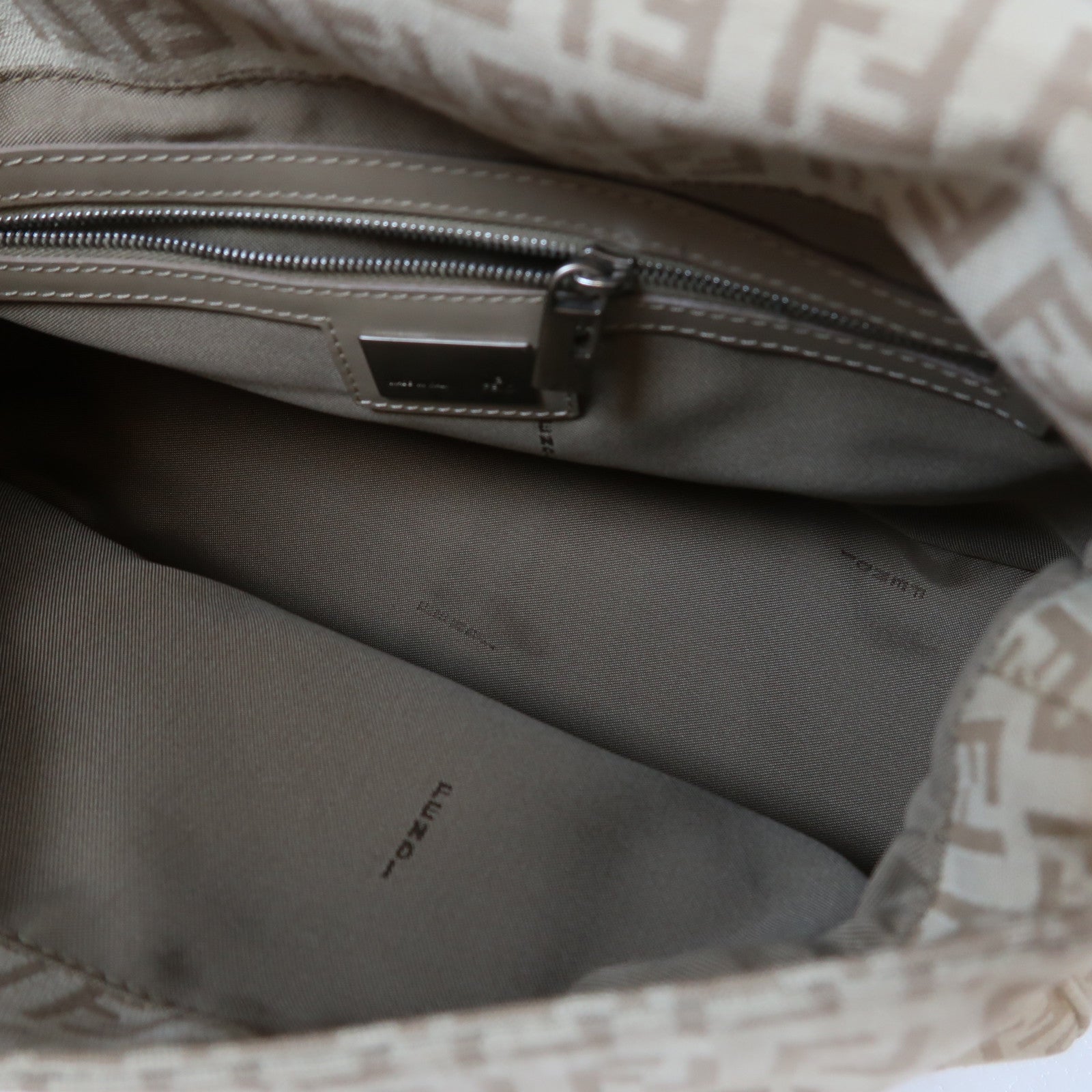 FENDI 帆布Zucchino Mamma Baguette銀扣手挽袋米色