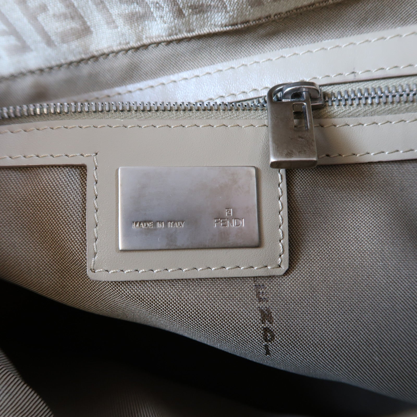 FENDI 帆布Zucchino Mamma Baguette銀扣手挽袋米色