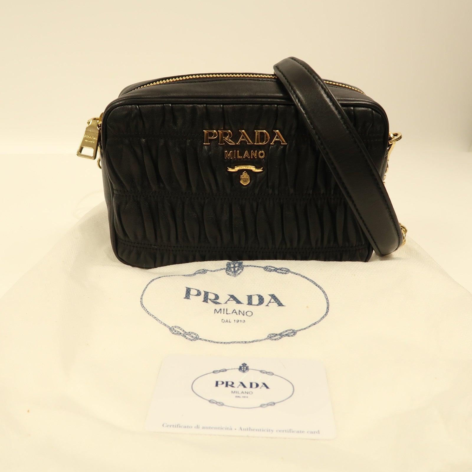 PRADA 羊皮皮革Chain Shoulder金扣鏈帶肩背袋黑色