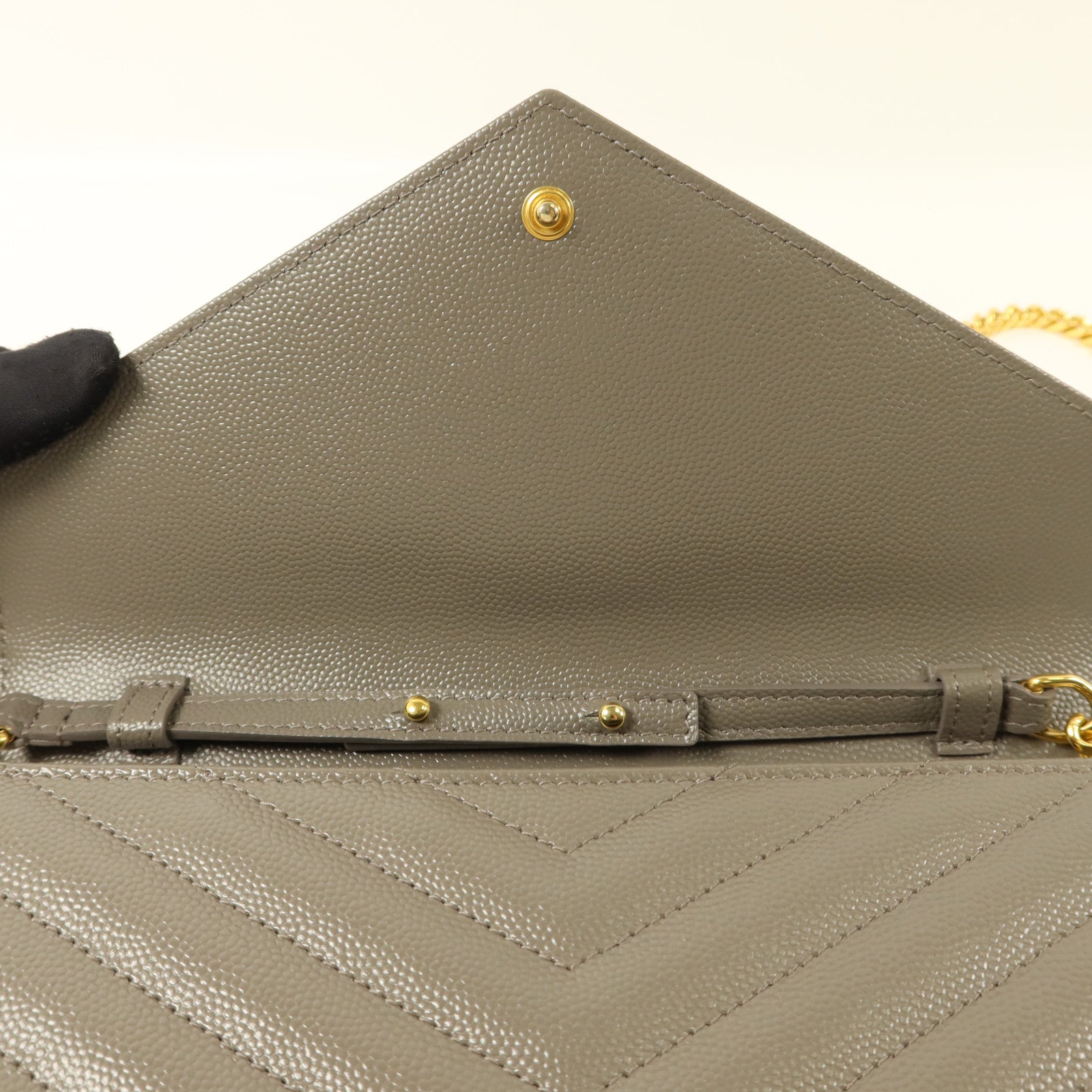 SAINT LAURENT 牛皮皮革Cassandre Envelope鏈帶肩背袋