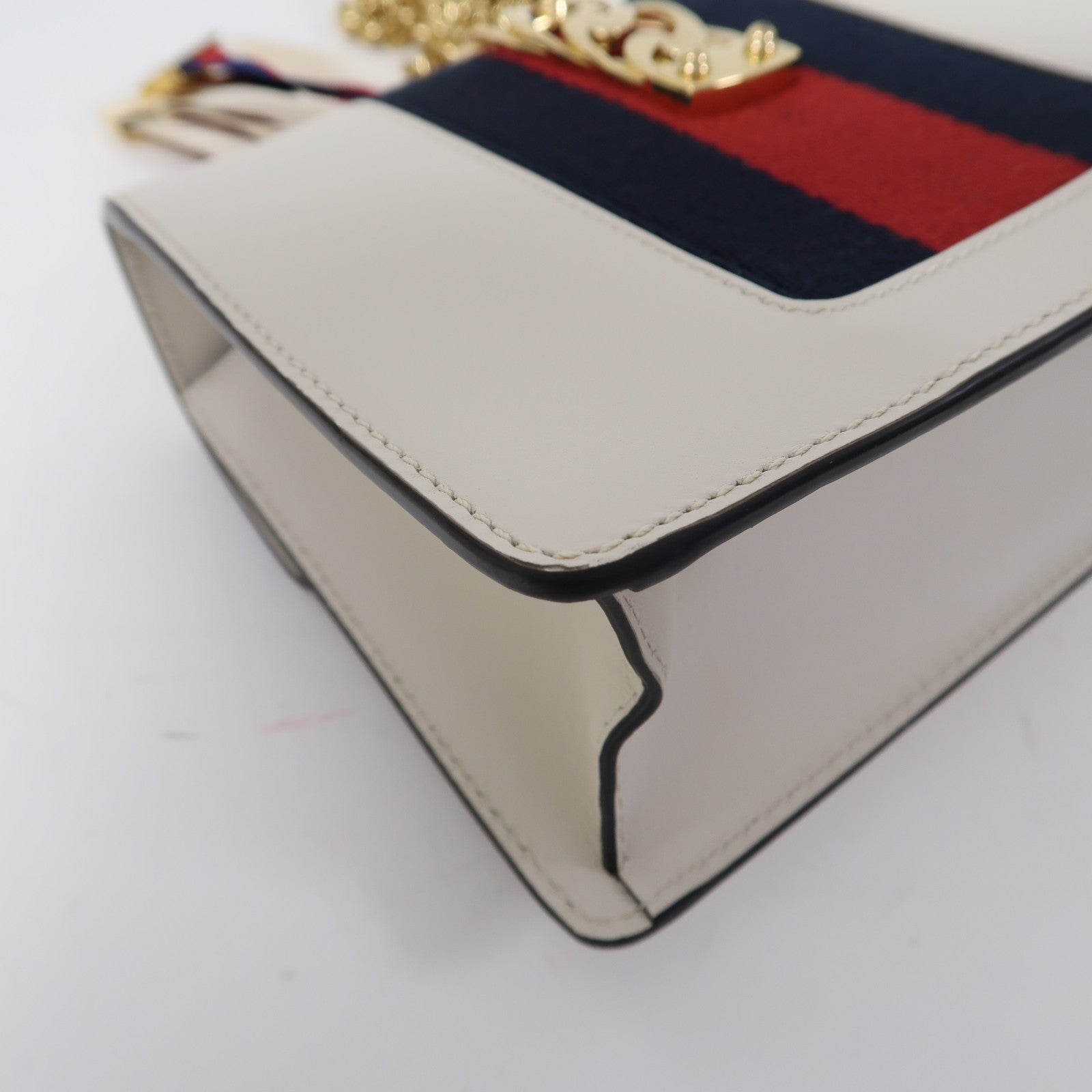 GUCCI 【激減優惠】牛皮皮革Sylvie金扣鏈帶肩背袋白色