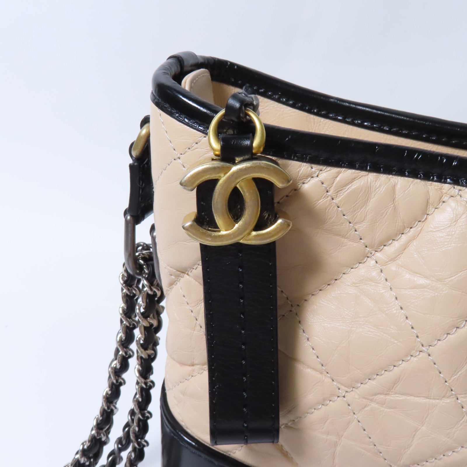 CHANEL 菱格牛皮皮革Gabrielle金扣/銀扣鏈帶肩背袋米色