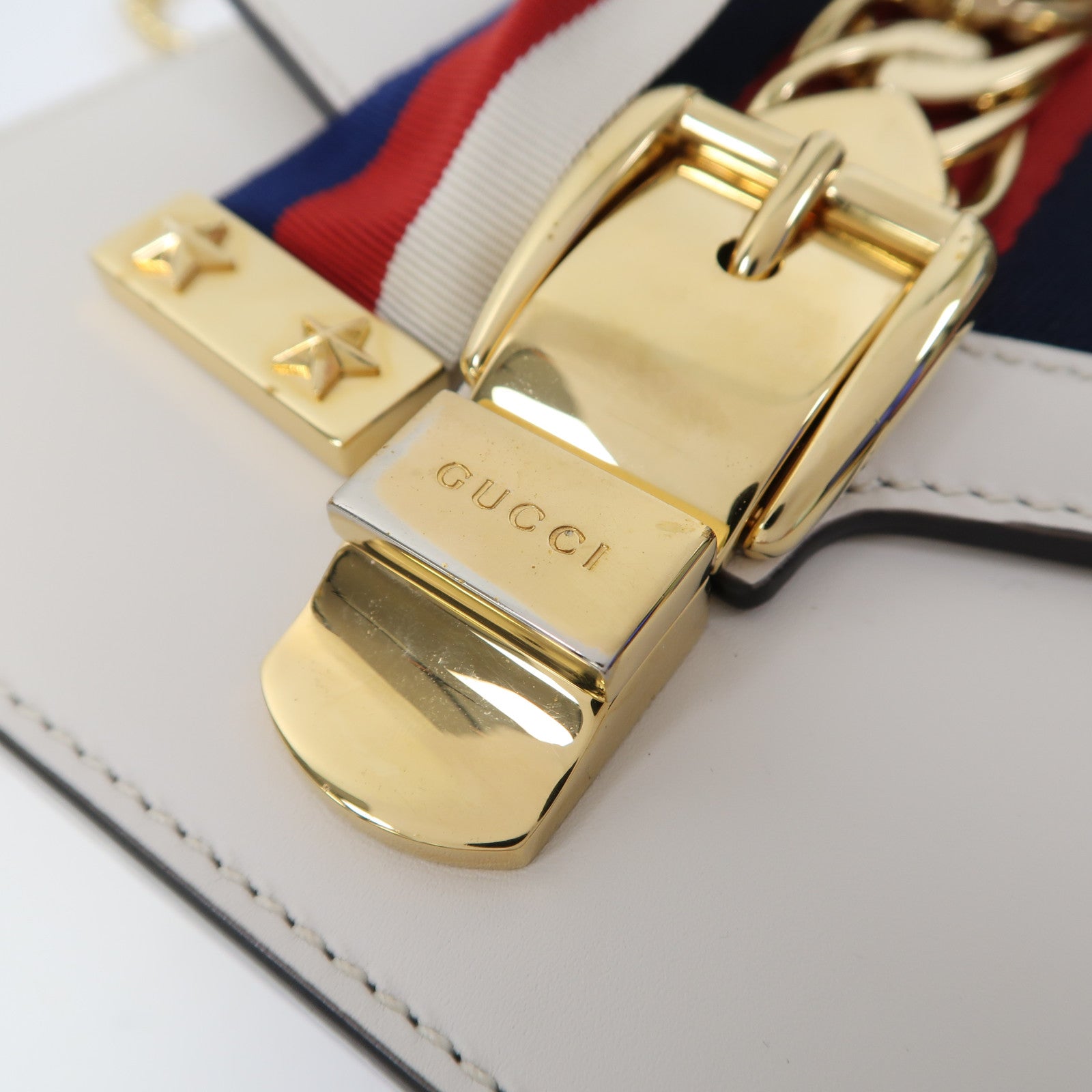GUCCI 【激減優惠】牛皮皮革Sylvie金扣鏈帶肩背袋白色