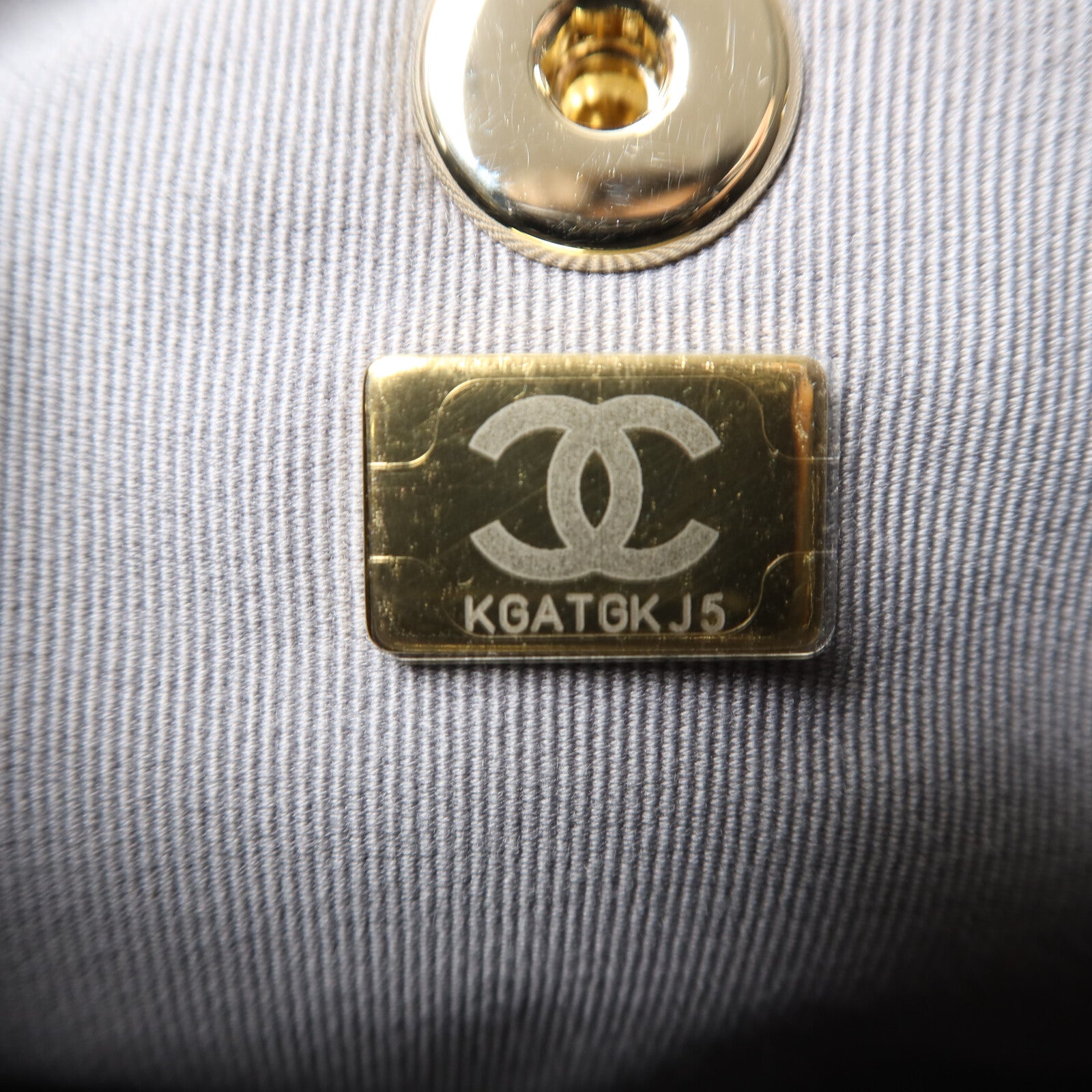 CHANEL 羊皮皮革22A Duma銀扣鏈帶背包
