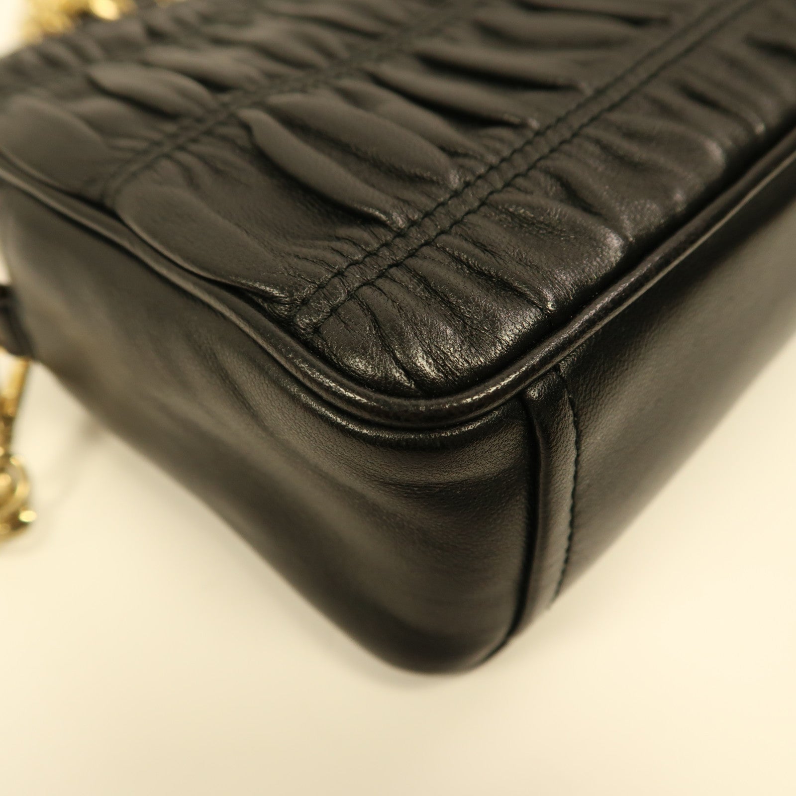 PRADA 羊皮皮革Chain Shoulder金扣鏈帶肩背袋黑色