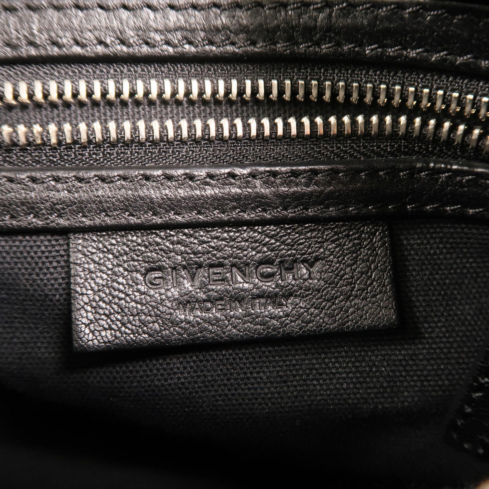 GIVENCHY 牛皮皮革Pandora Mini銀扣肩背袋