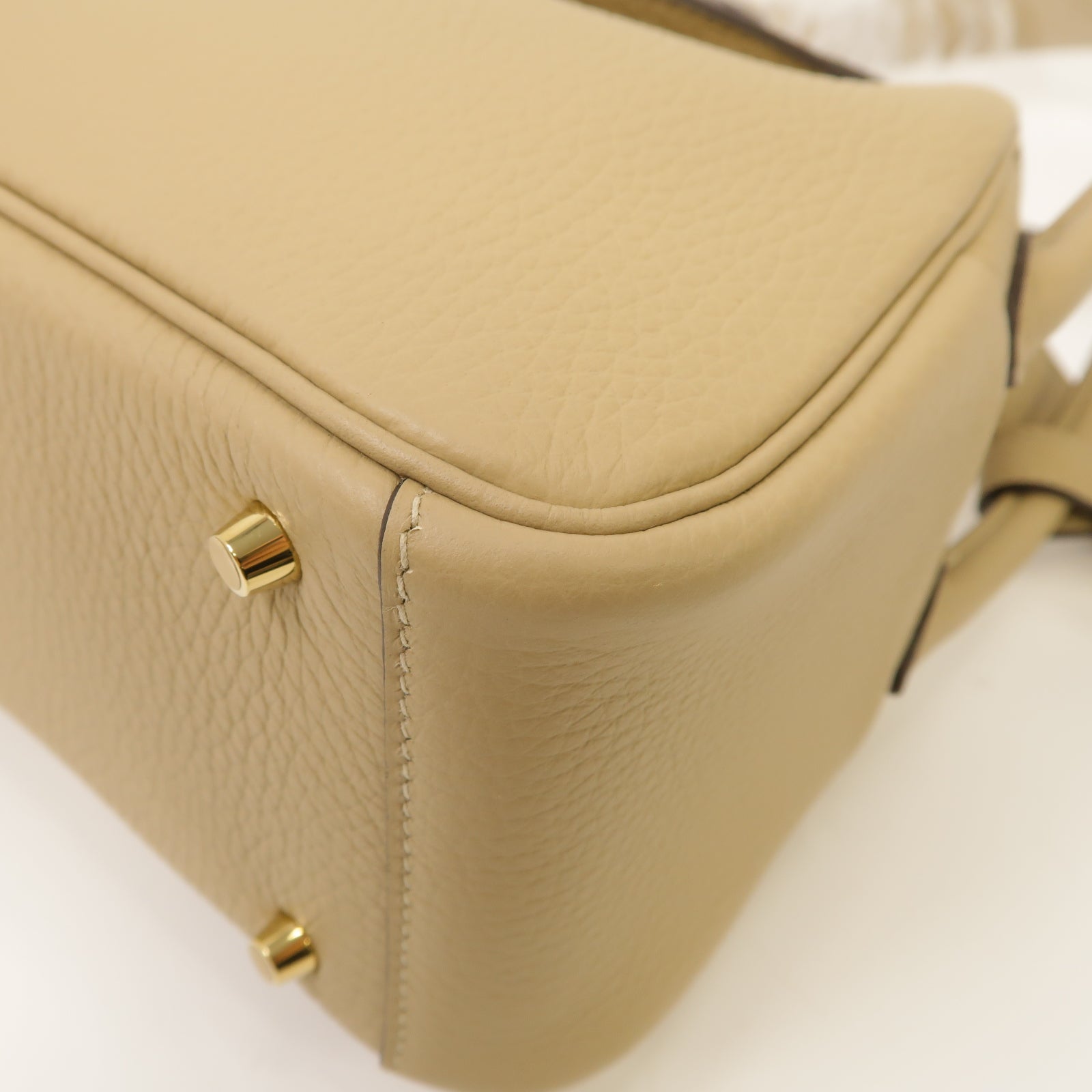 HERMES Clemence皮革Mini Lindy金扣肩背袋風衣卡其