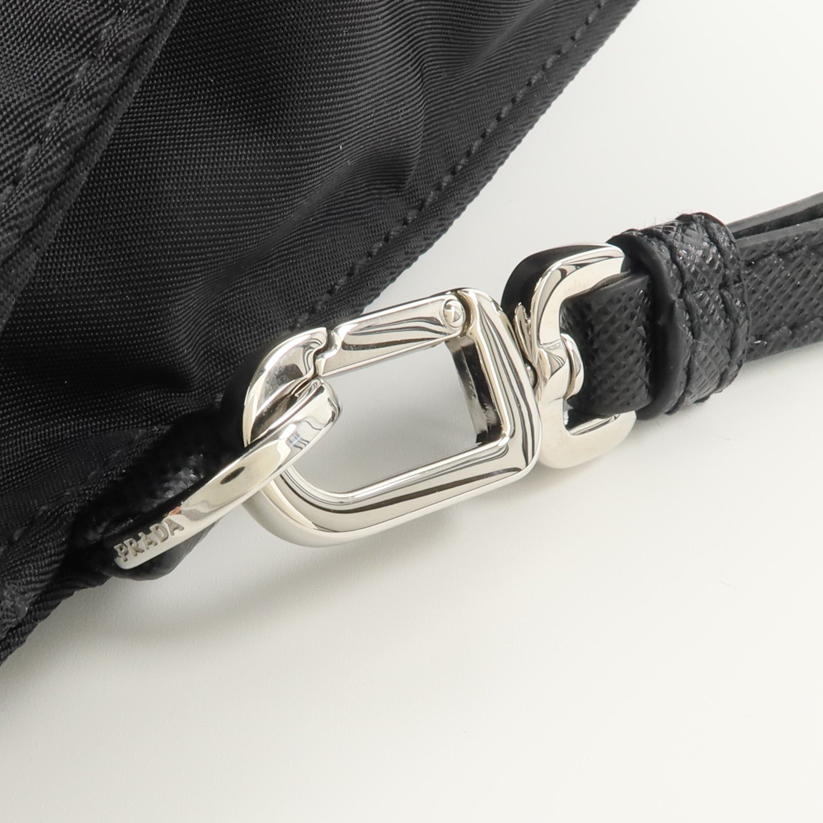 PRADA 尼龍Re-Nylon Pouch手拿包