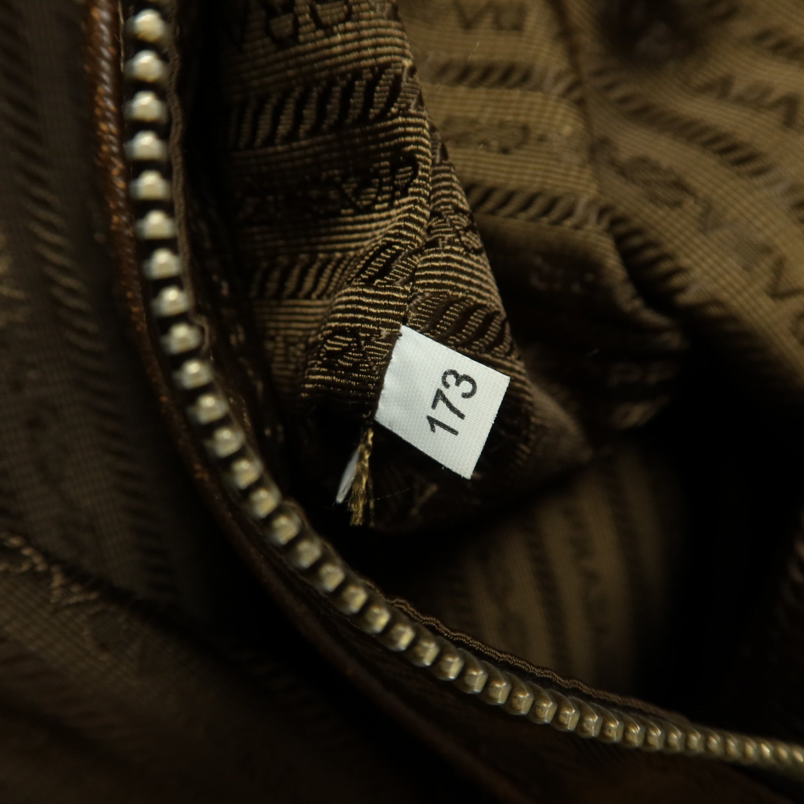 PRADA 尼龍Tote Bag金扣手挽袋