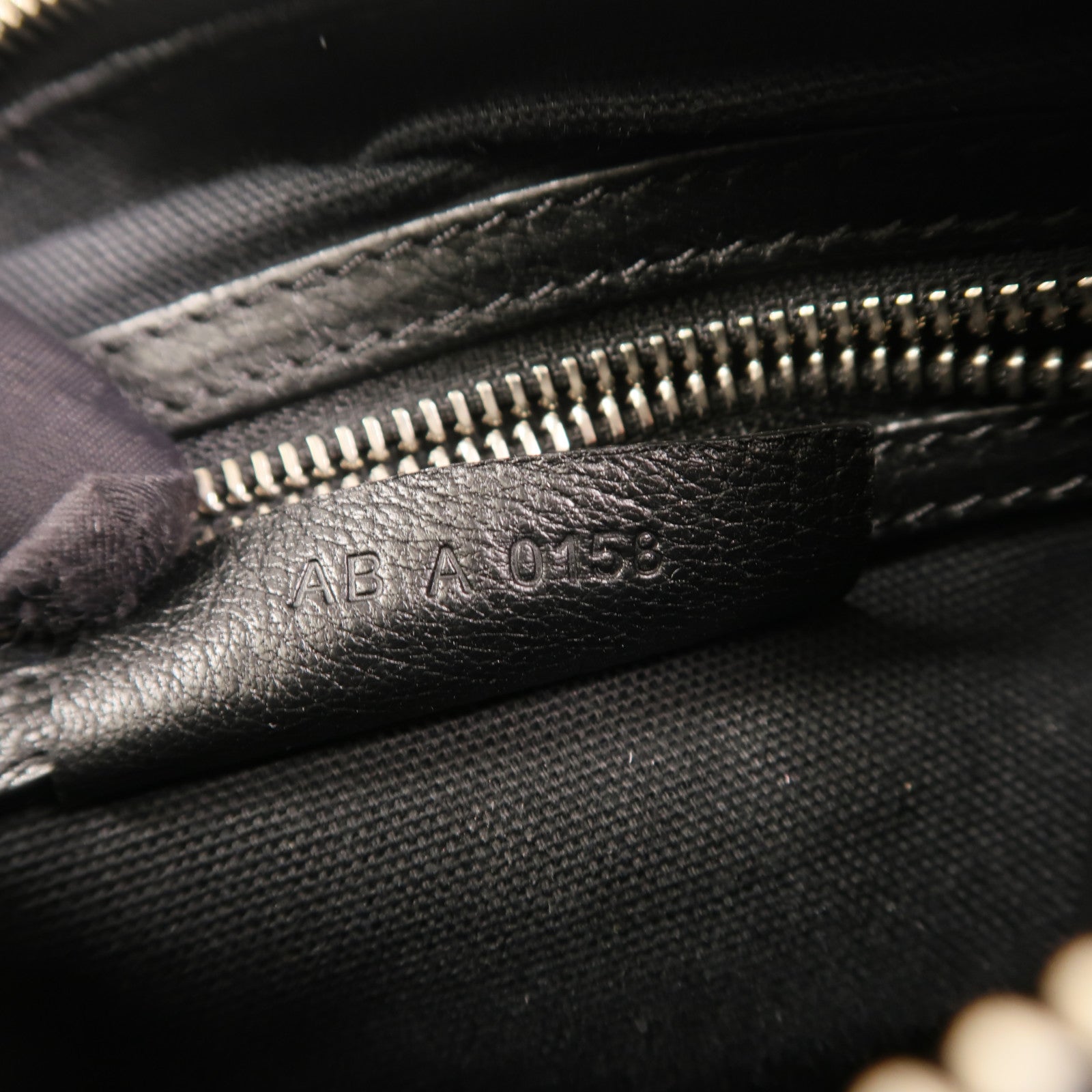 GIVENCHY 牛皮皮革Pandora Mini銀扣肩背袋