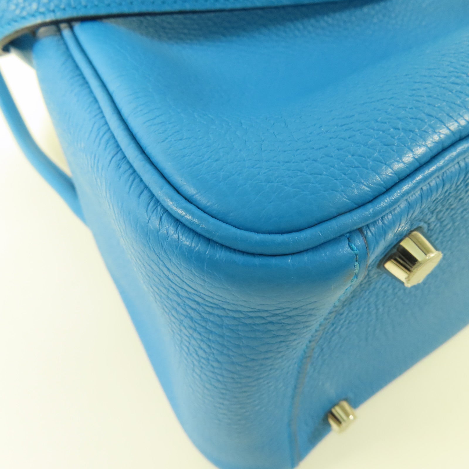 HERMES Clemence皮革Lindy 26銀扣手挽肩背兩用袋Bleu Frida