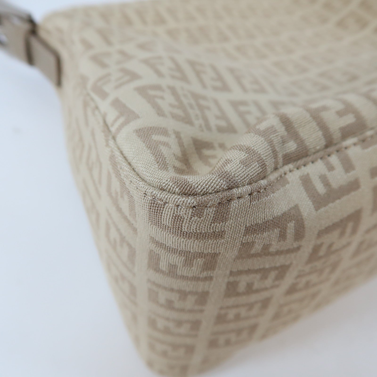 FENDI 帆布Zucchino Mamma Baguette銀扣手挽袋米色