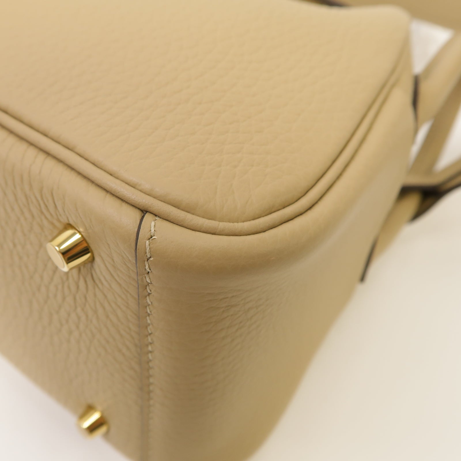 HERMES Clemence皮革Mini Lindy金扣肩背袋風衣卡其
