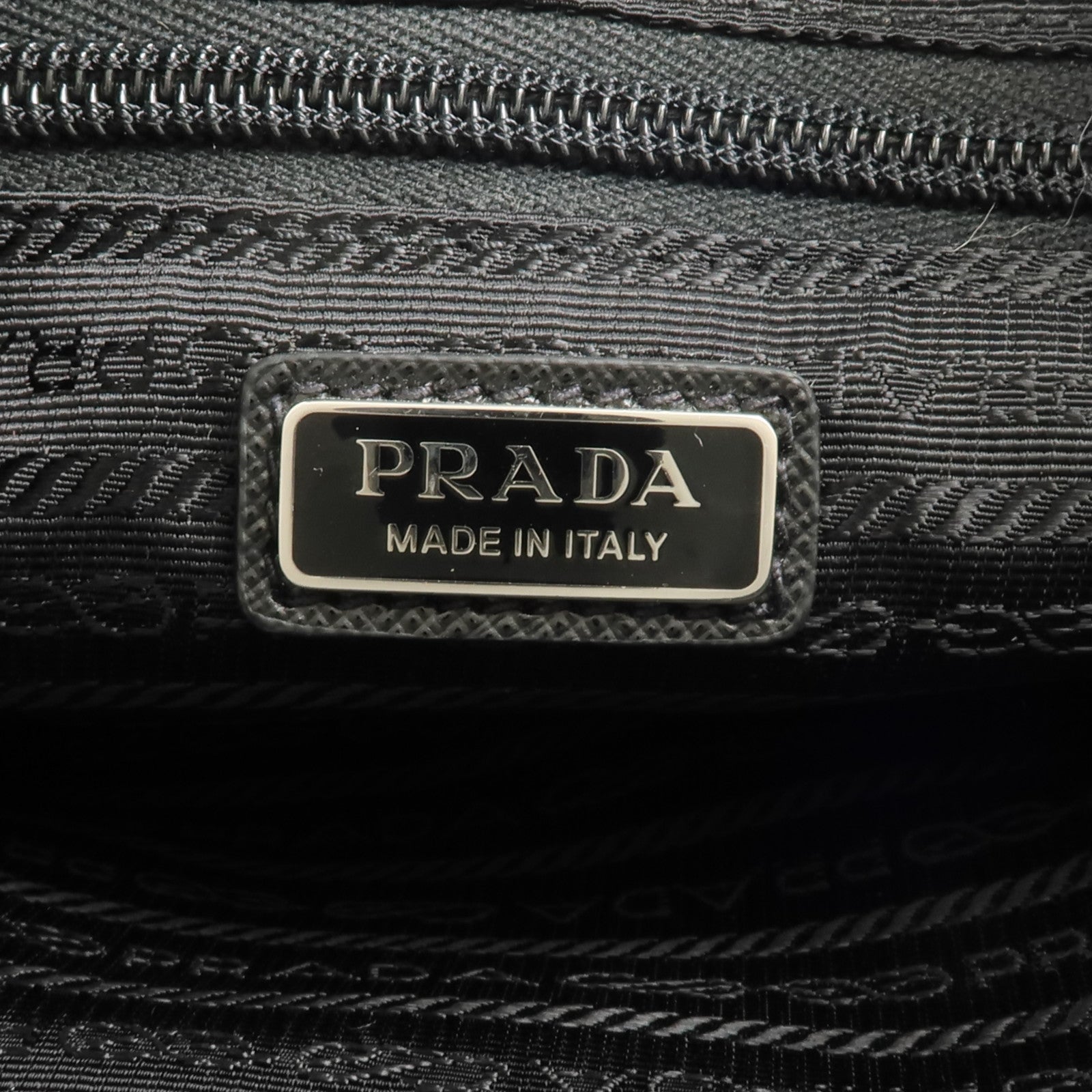 PRADA 尼龍Re-Nylon Pouch手拿包