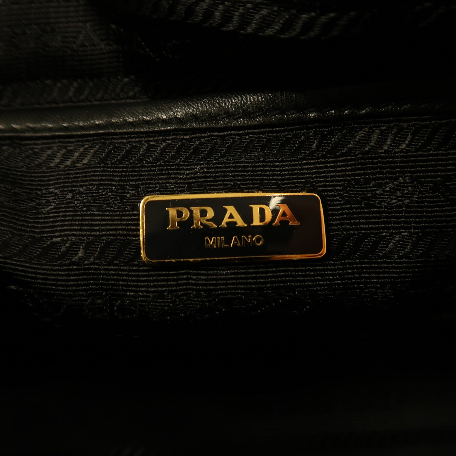 PRADA 羊皮皮革Chain Shoulder金扣鏈帶肩背袋黑色