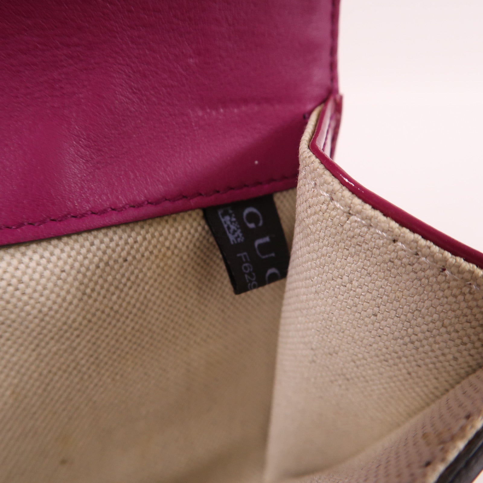 GUCCI 漆皮皮革Clutch Bag銀扣手拿包