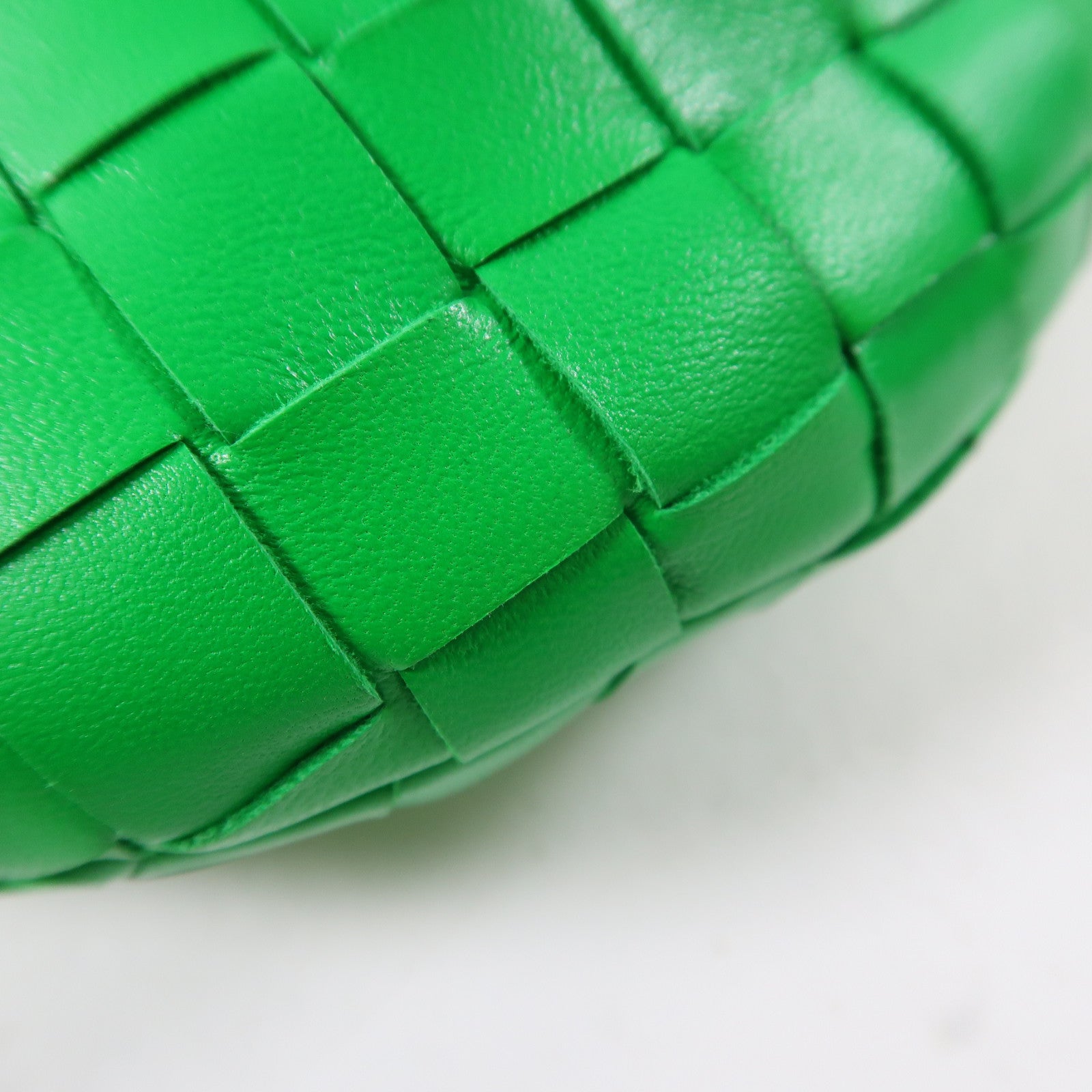 BOTTEGA VENETA 皮革Mini Jodie金扣手挽袋綠色