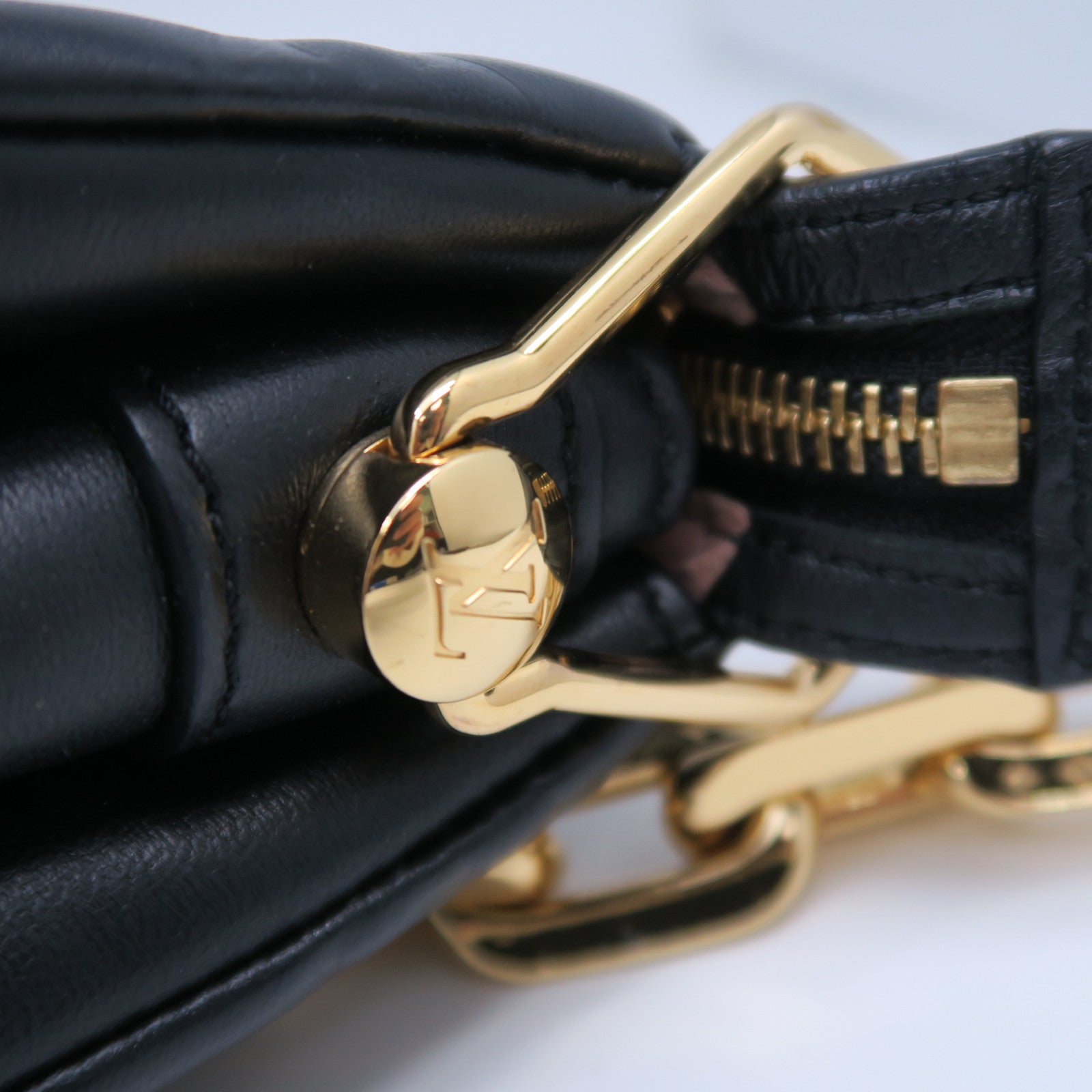 LOUIS VUITTON Monogram Embossed Coussin PM金扣手挽肩背兩用袋黑色