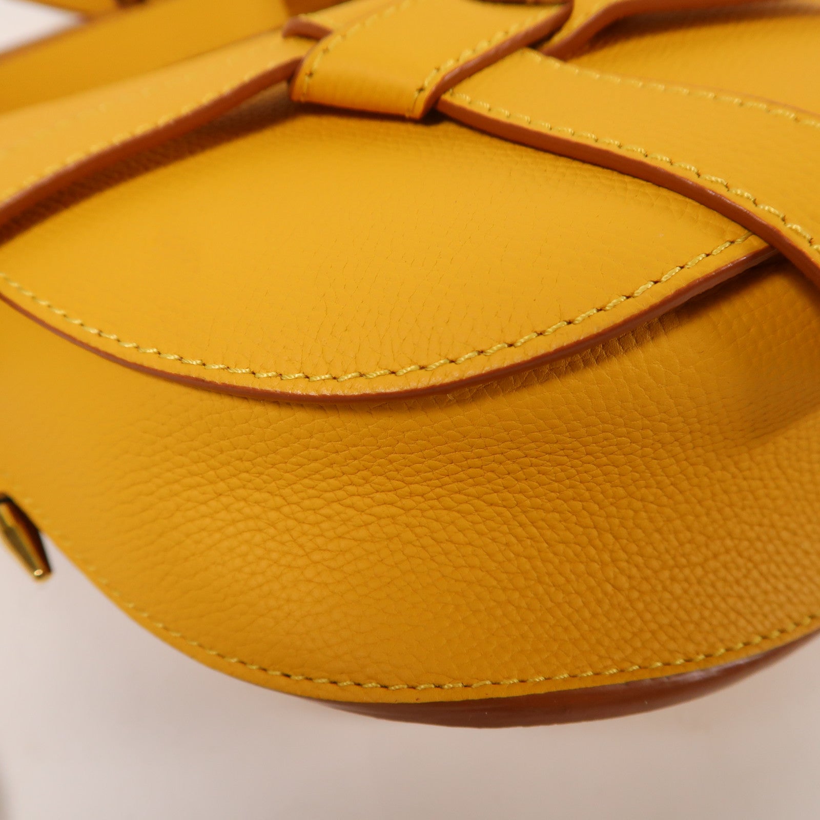 LOEWE 牛皮皮革Gate金扣肩背袋