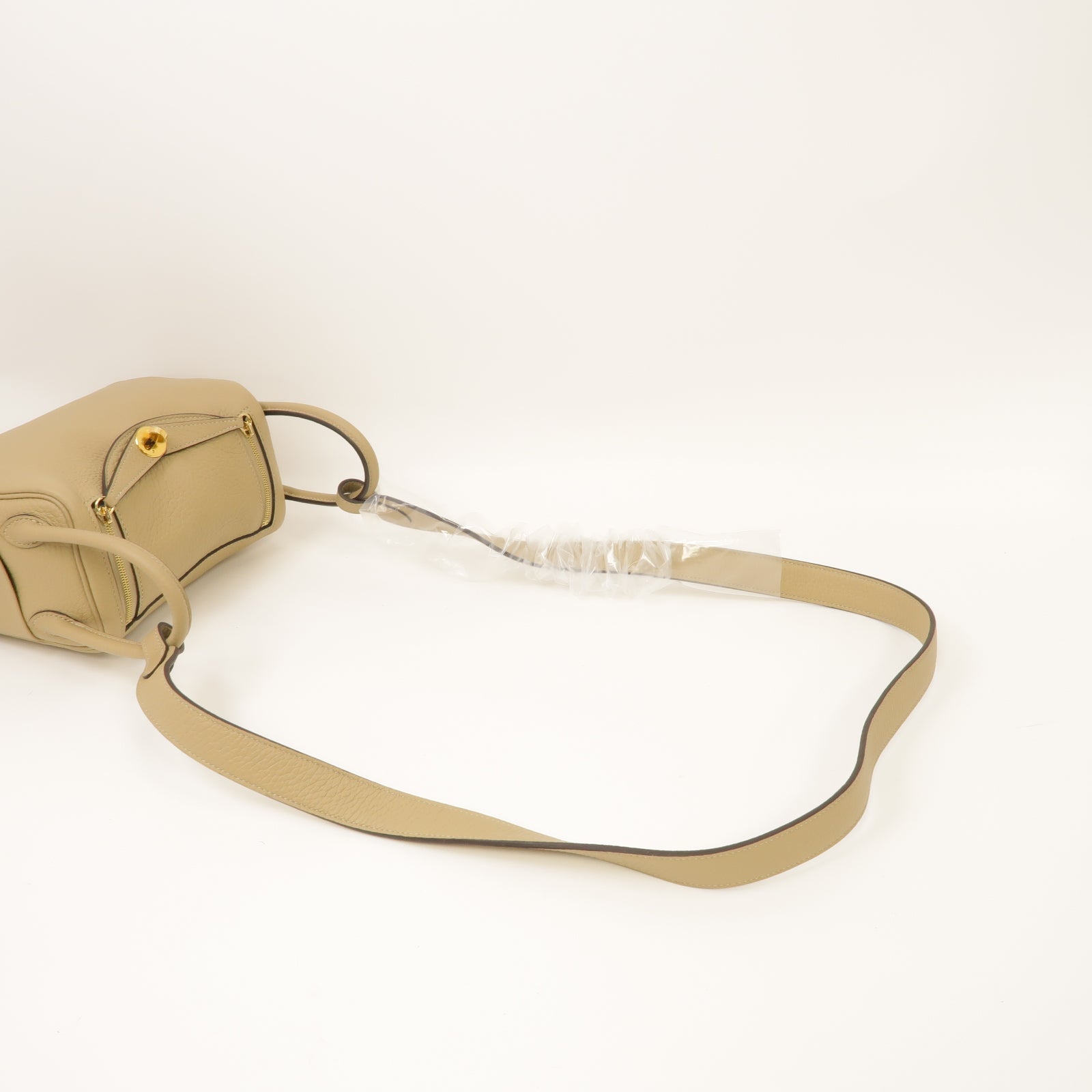 HERMES Clemence皮革Mini Lindy金扣肩背袋風衣卡其