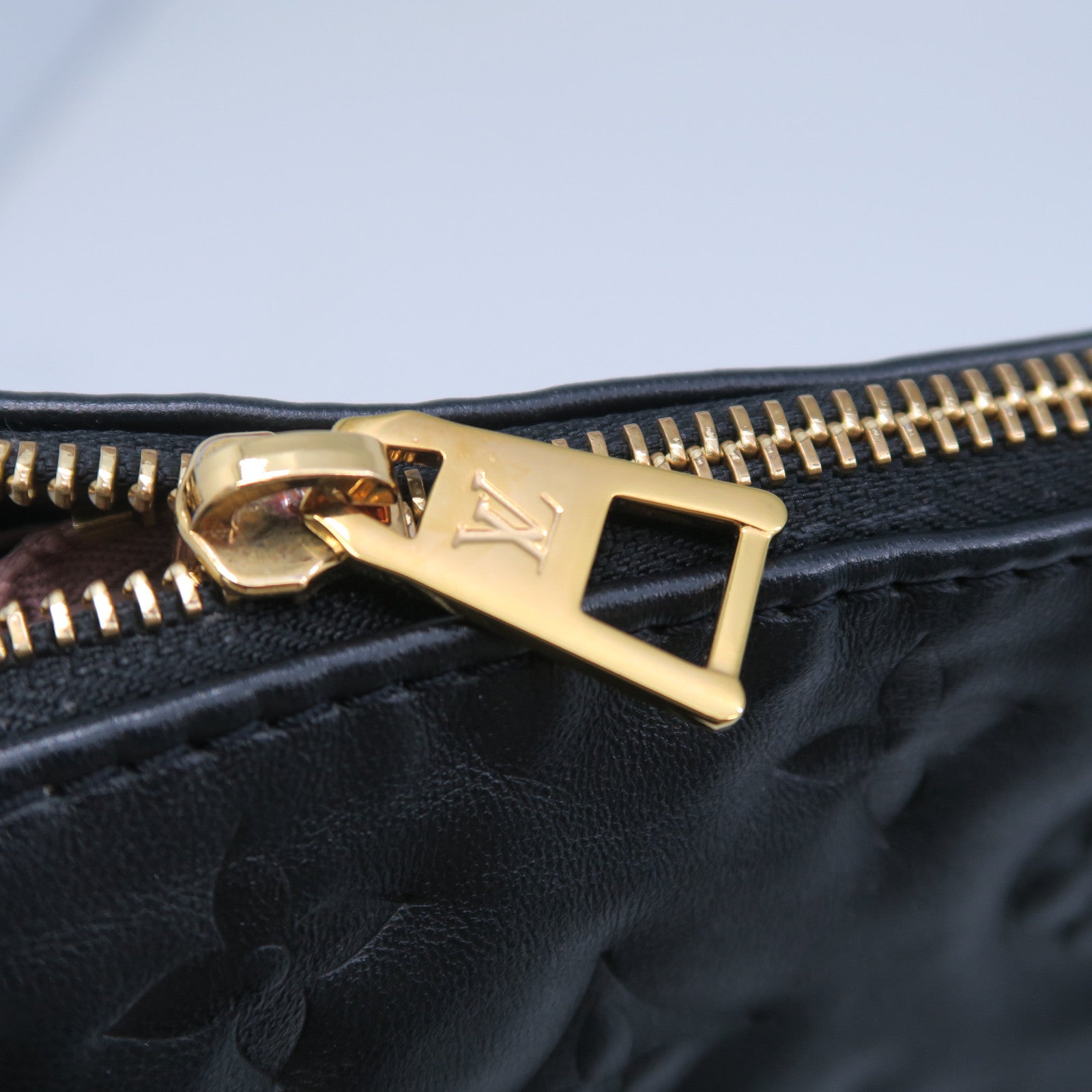 LOUIS VUITTON Monogram Embossed Coussin PM金扣手挽肩背兩用袋黑色