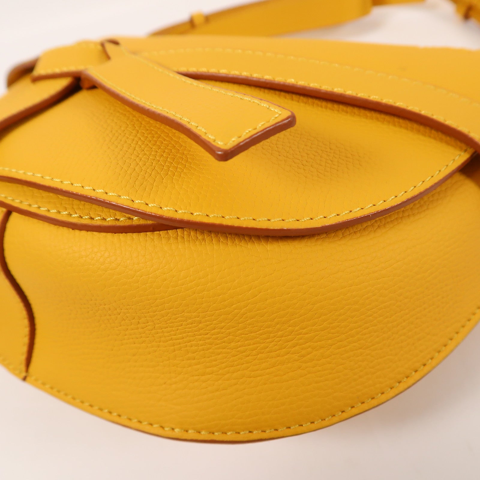 LOEWE 牛皮皮革Gate金扣肩背袋