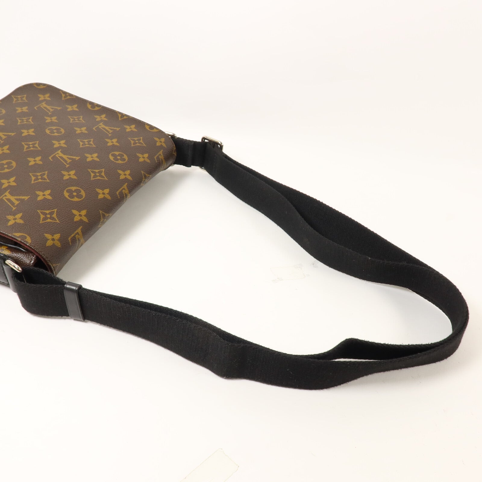 LOUIS VUITTON Monogram District PM肩背袋